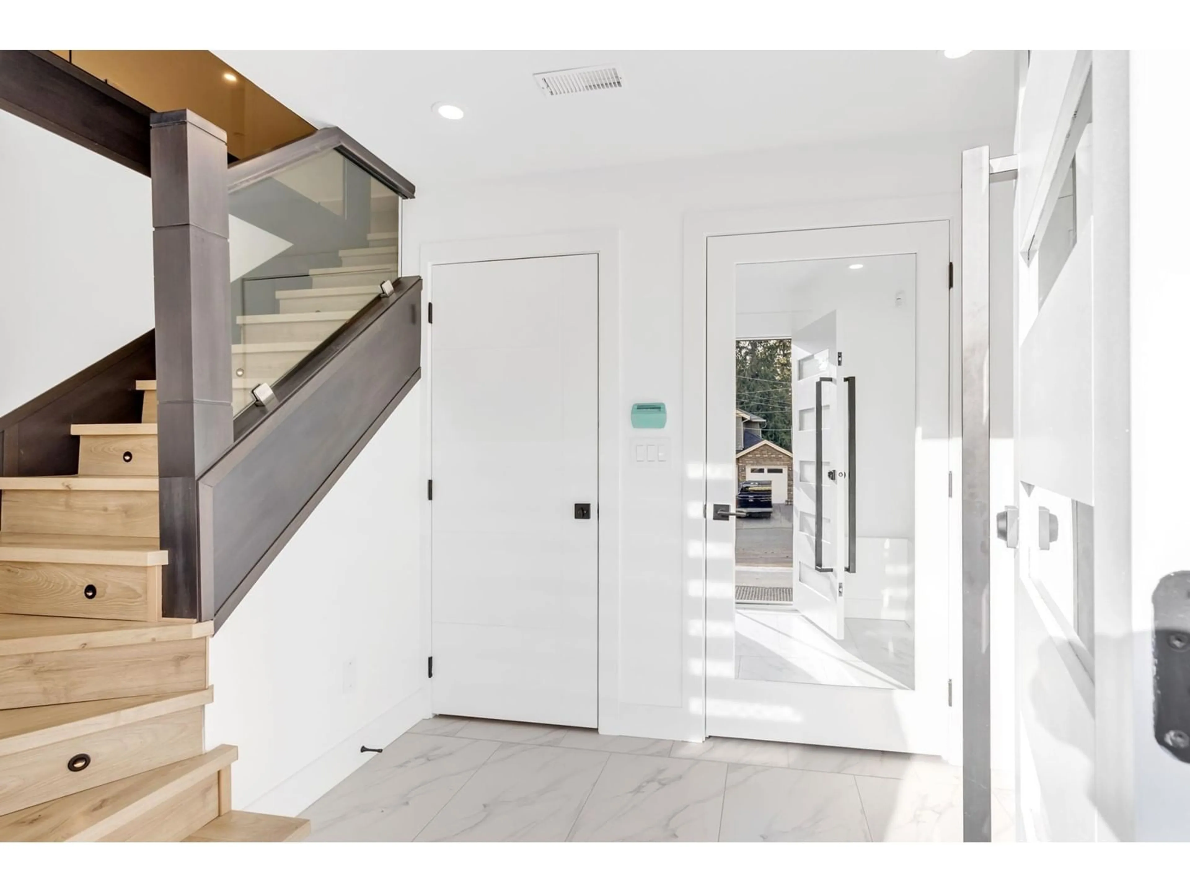 Indoor foyer for 32545 PTARMIGAN, Mission British Columbia V2V5K6