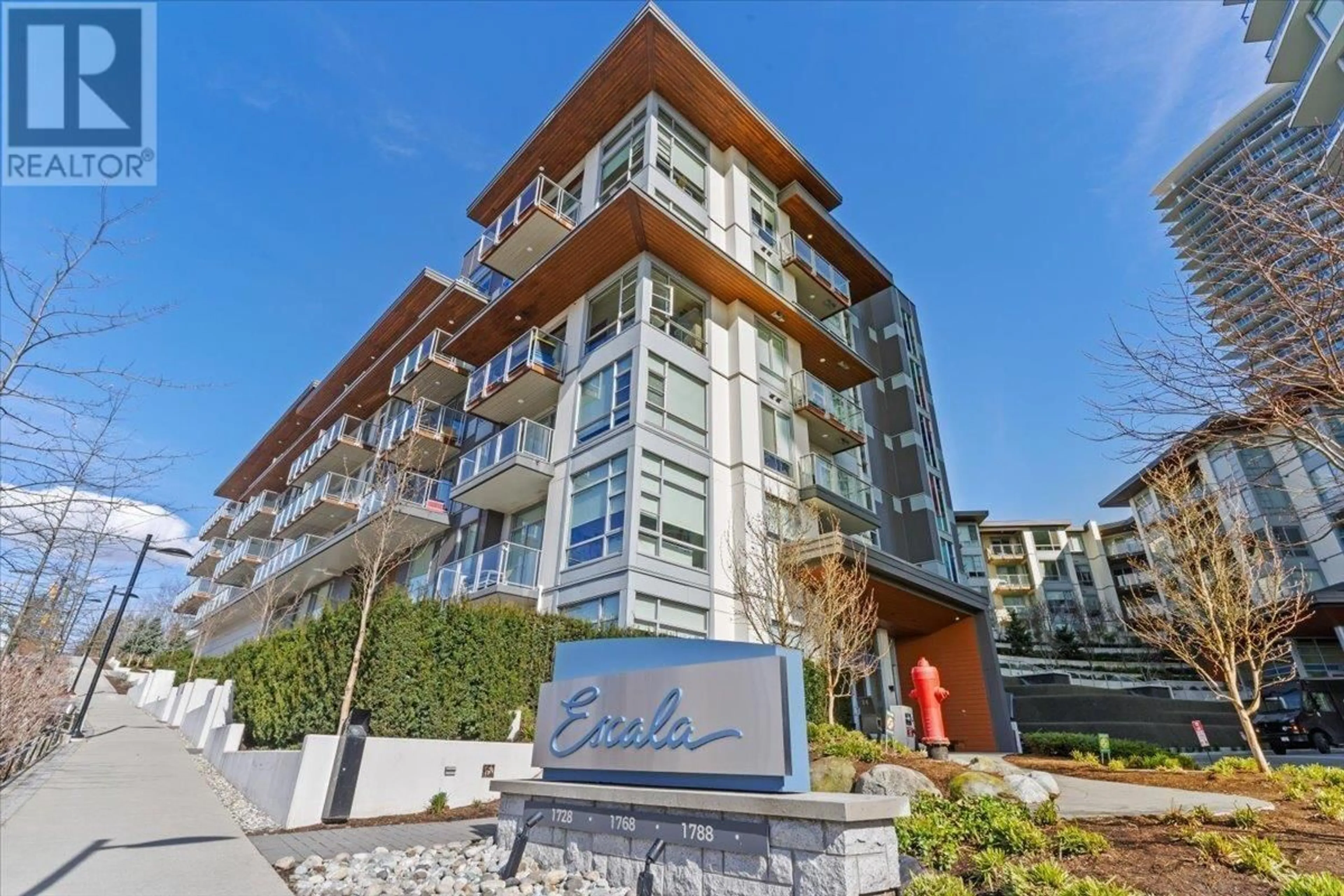 Patio, building for 108 - 1728 GILMORE AVENUE, Burnaby British Columbia V5C0L3