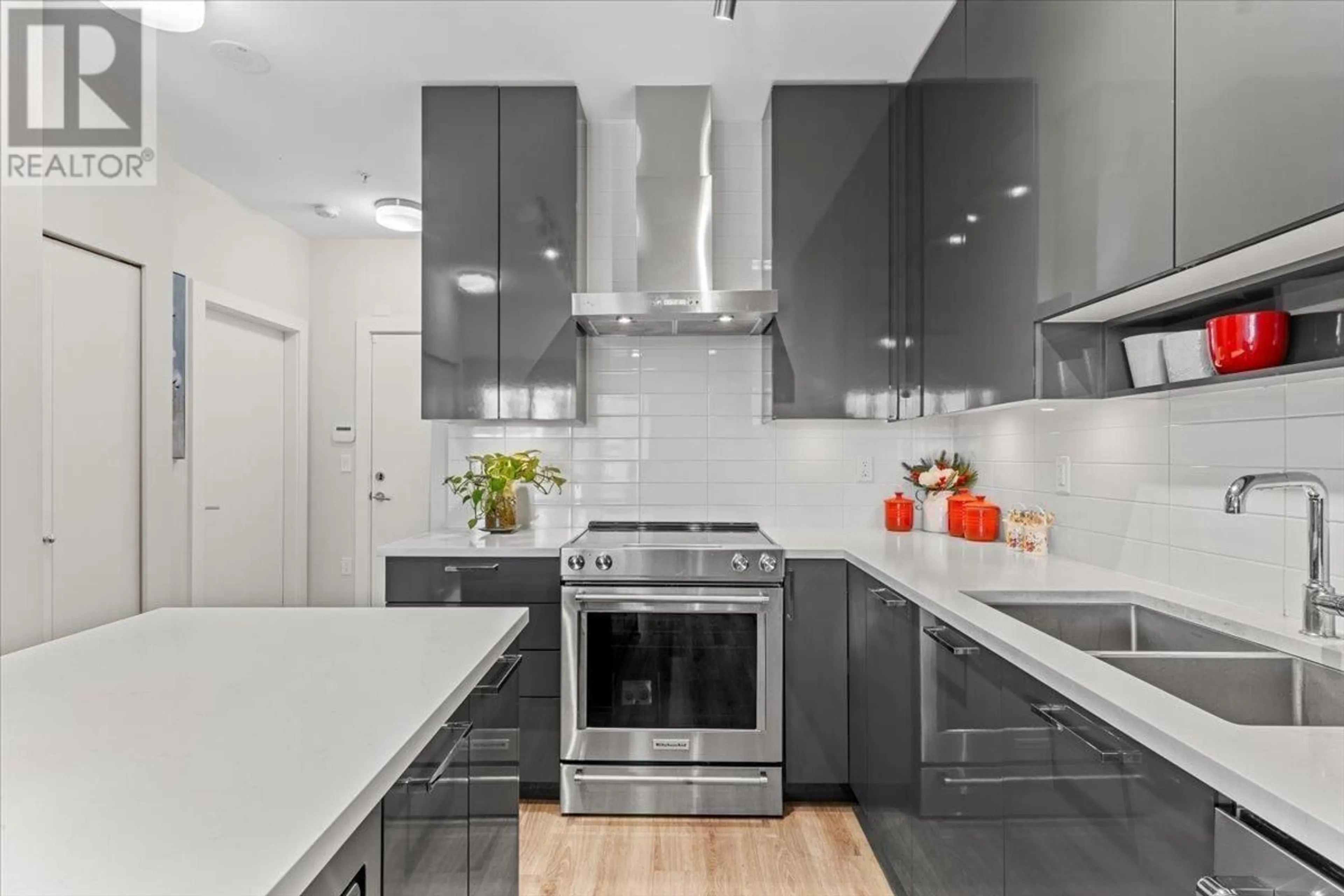 Contemporary kitchen, unknown for 108 - 1728 GILMORE AVENUE, Burnaby British Columbia V5C0L3