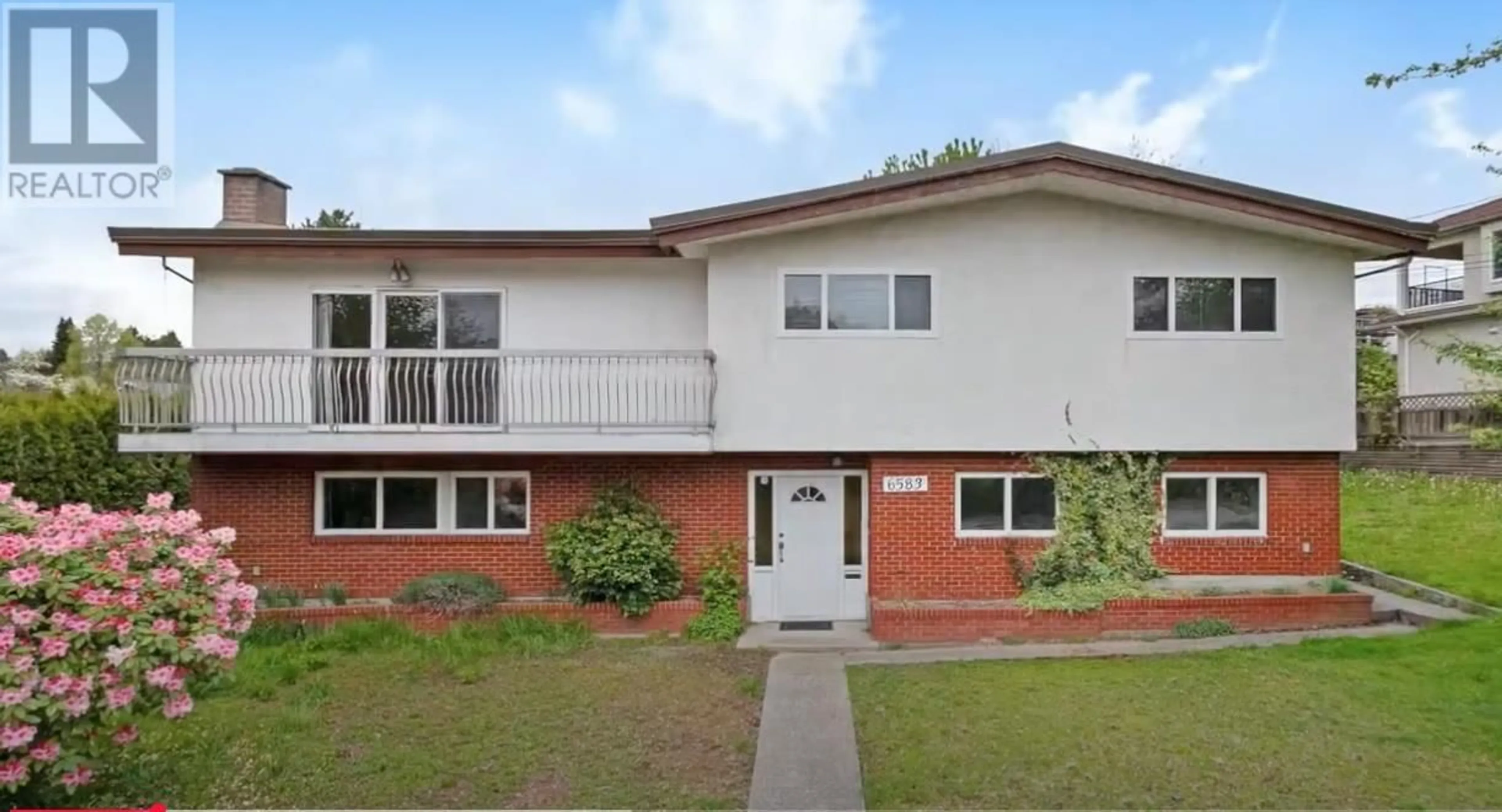 Home with brick exterior material, building for 6583 BROADWAY, Burnaby British Columbia V5B2Y6