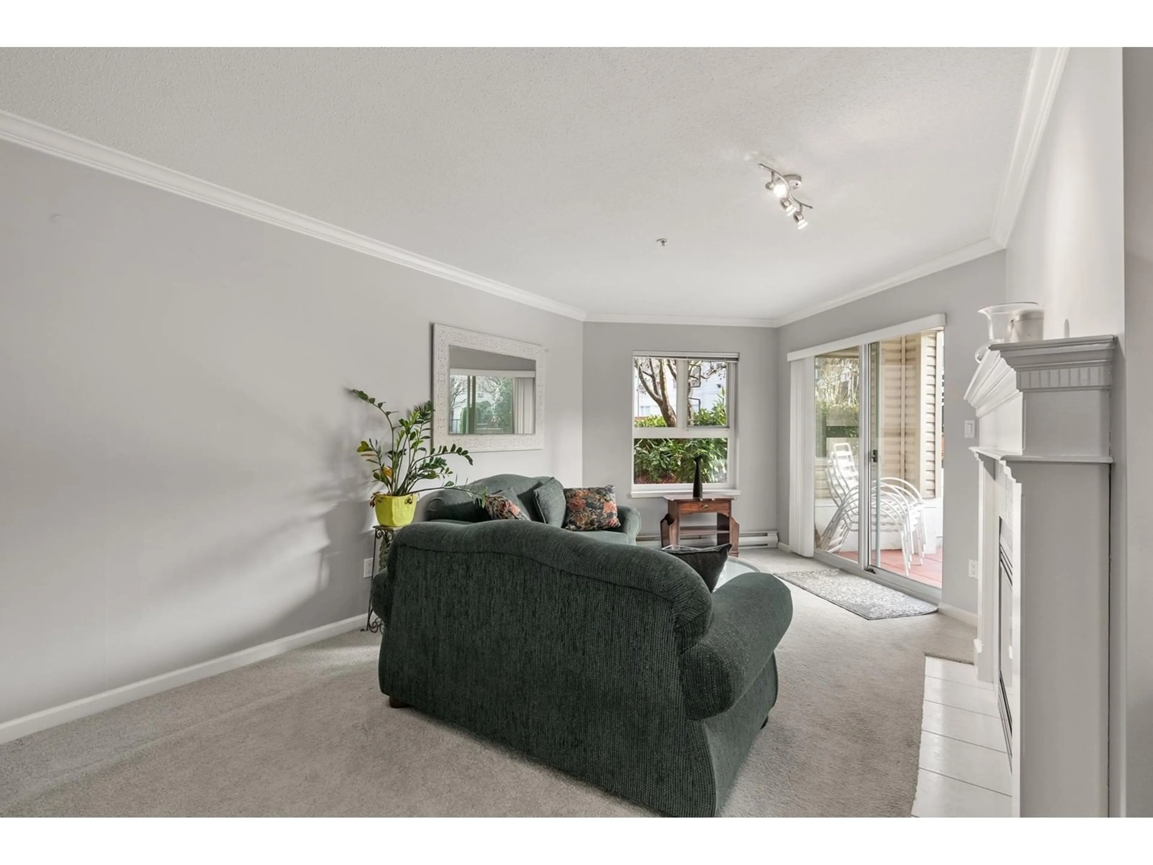 Living room with furniture, unknown for 108 - 3172 GLADWIN, Abbotsford British Columbia V2T5T3