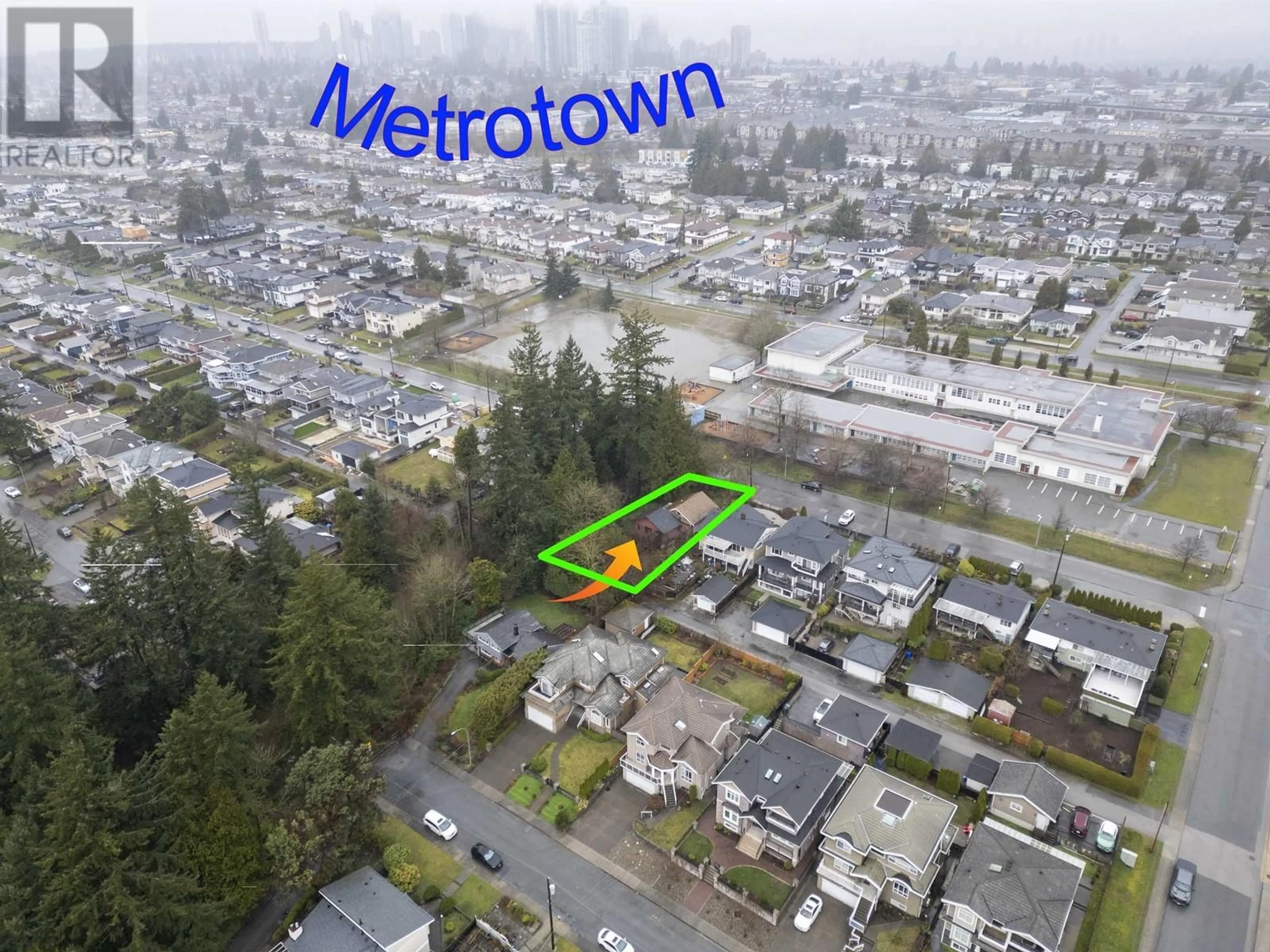A pic from outside/outdoor area/front of a property/back of a property/a pic from drone, street for 5808 PORTLAND STREET, Burnaby British Columbia V5J2R8