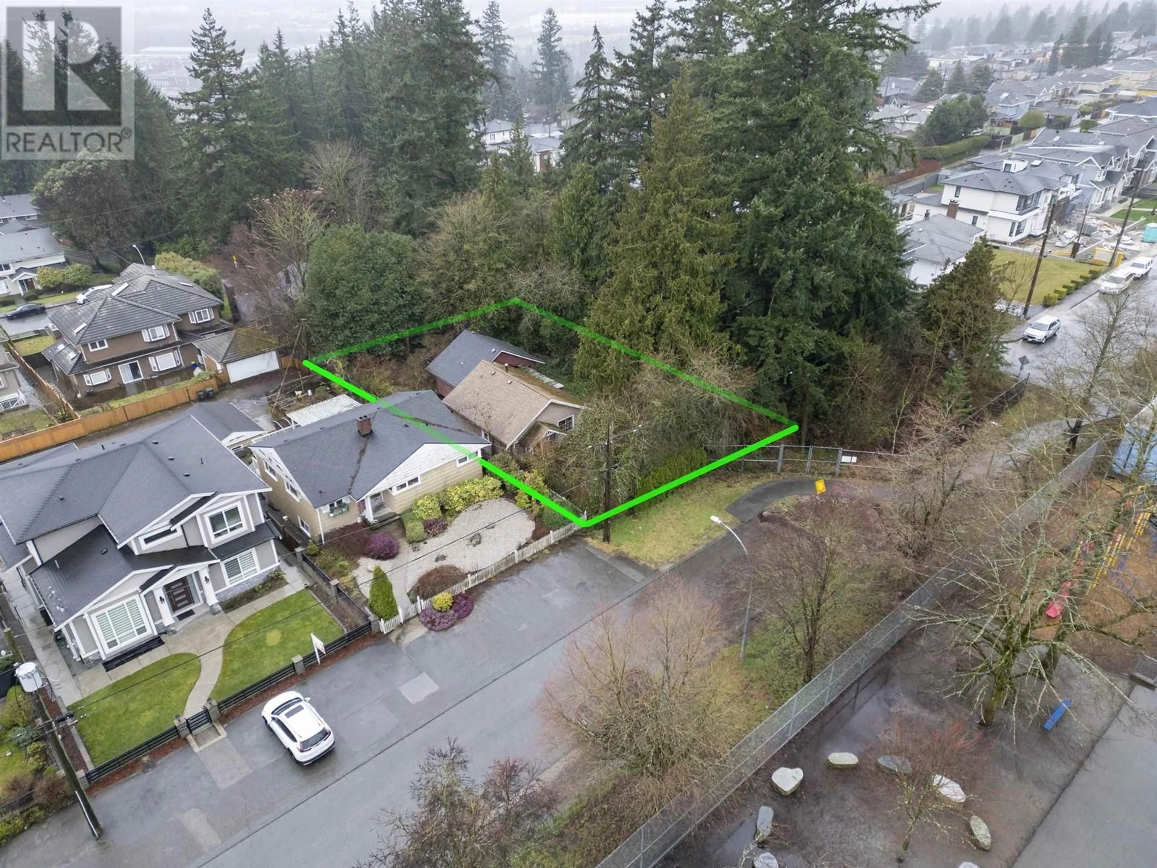 A pic from outside/outdoor area/front of a property/back of a property/a pic from drone, street for 5808 PORTLAND STREET, Burnaby British Columbia V5J2R8