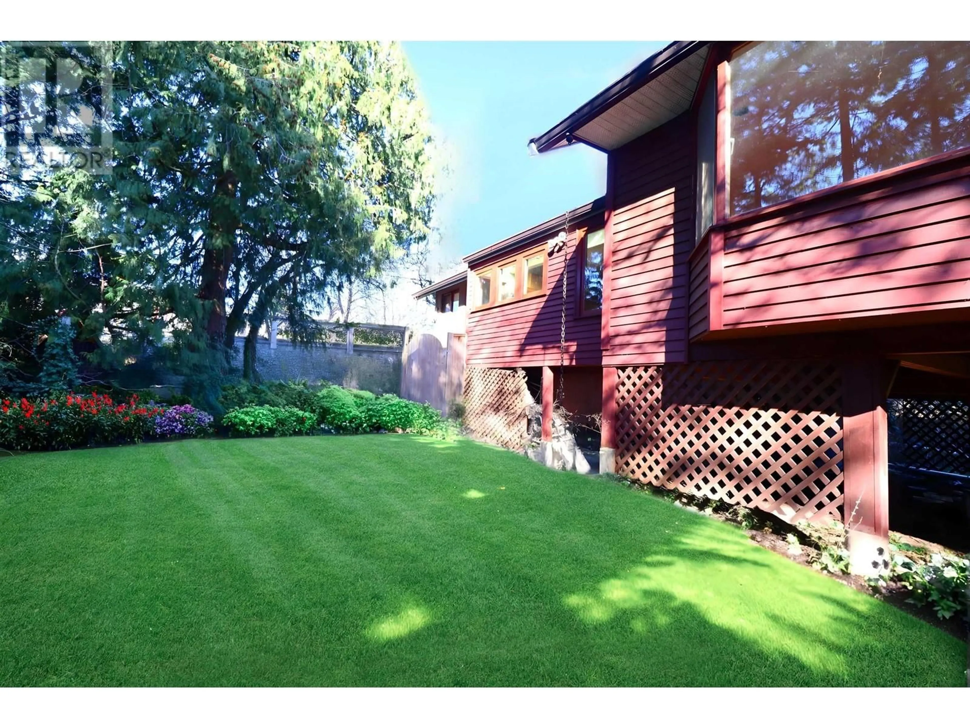 A pic from outside/outdoor area/front of a property/back of a property/a pic from drone, street for 5808 PORTLAND STREET, Burnaby British Columbia V5J2R8