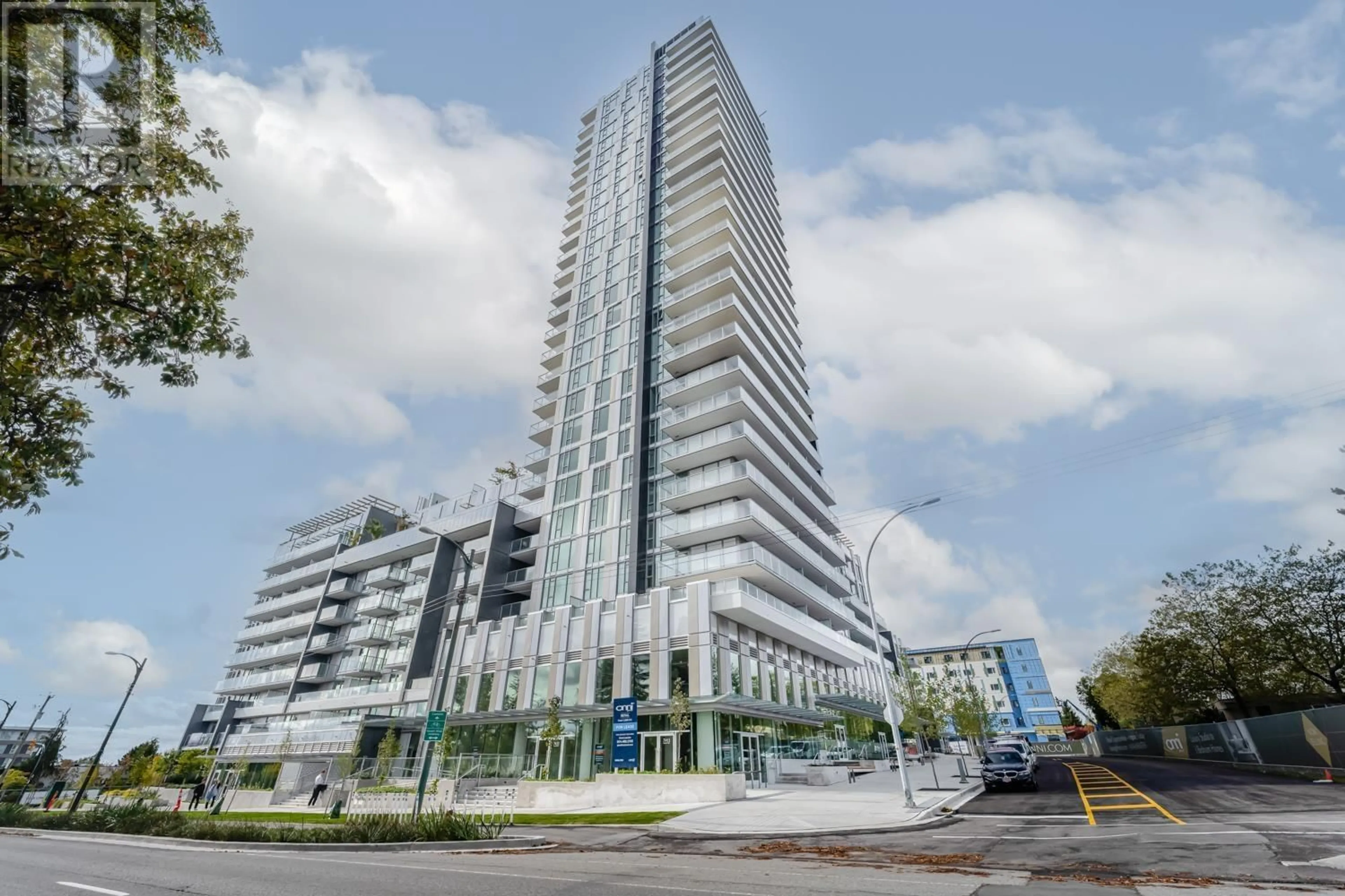 Indoor foyer for 1302 7433 CAMBIE STREET, Vancouver British Columbia V6P0J8