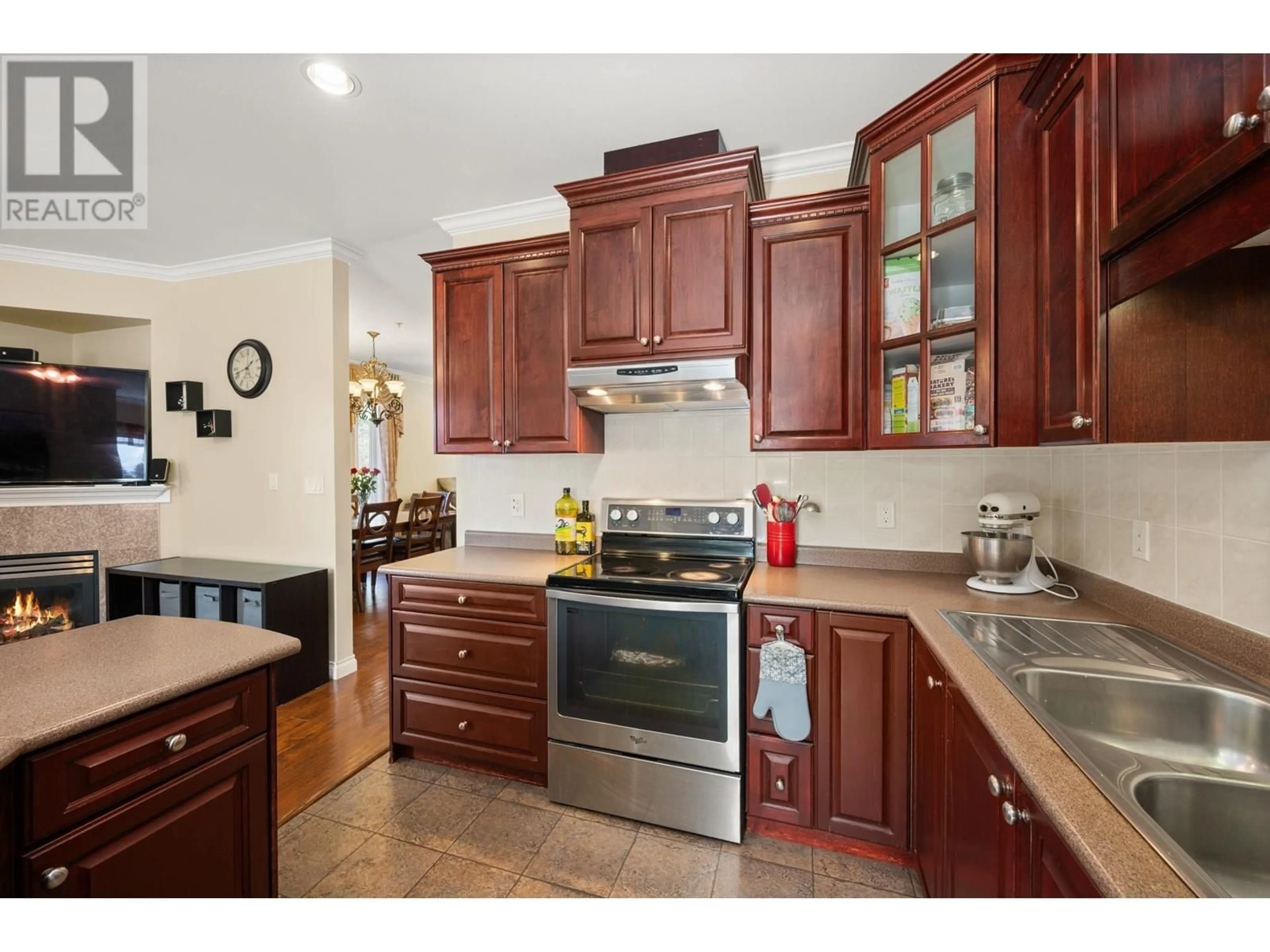 Standard kitchen, ceramic/tile floor for 1910 LINCOLN AVENUE, Port Coquitlam British Columbia V3B2J9