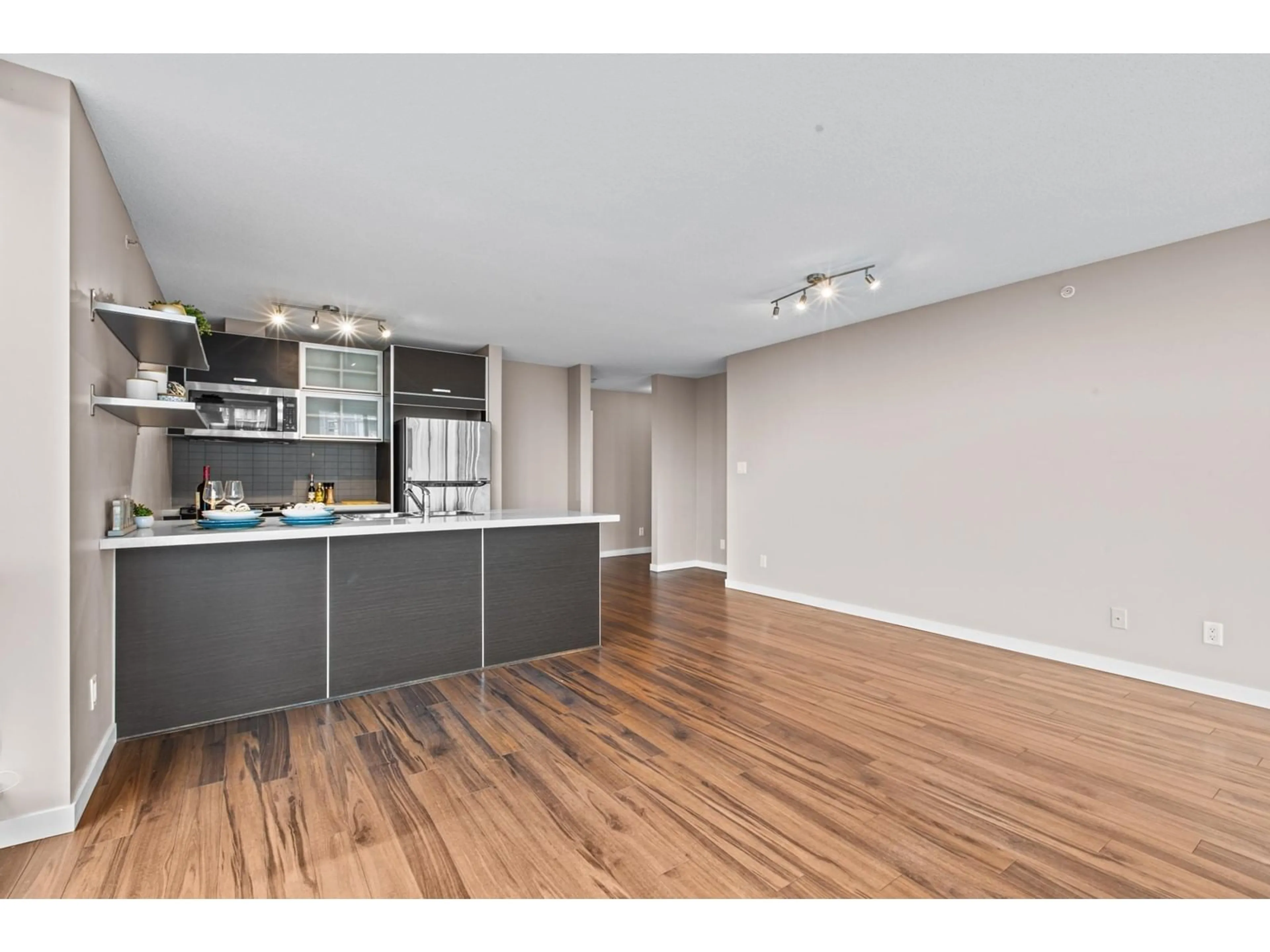 Open concept kitchen, wood/laminate floor for 3404 9981 WHALLEY BOULEVARD, Surrey British Columbia V3T0G6