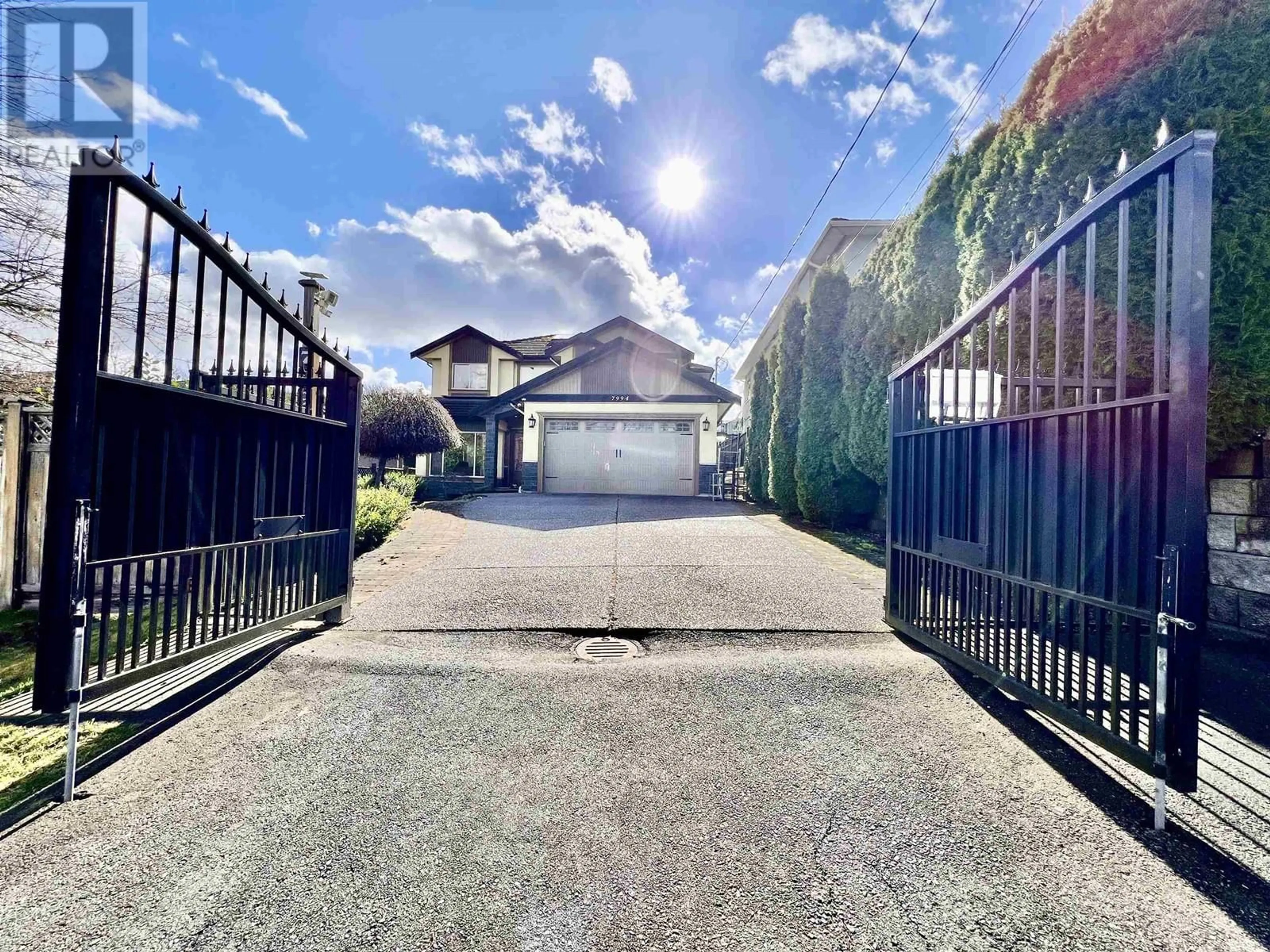 A pic from outside/outdoor area/front of a property/back of a property/a pic from drone, street for 7994 ELWELL STREET, Burnaby British Columbia V5E1M4