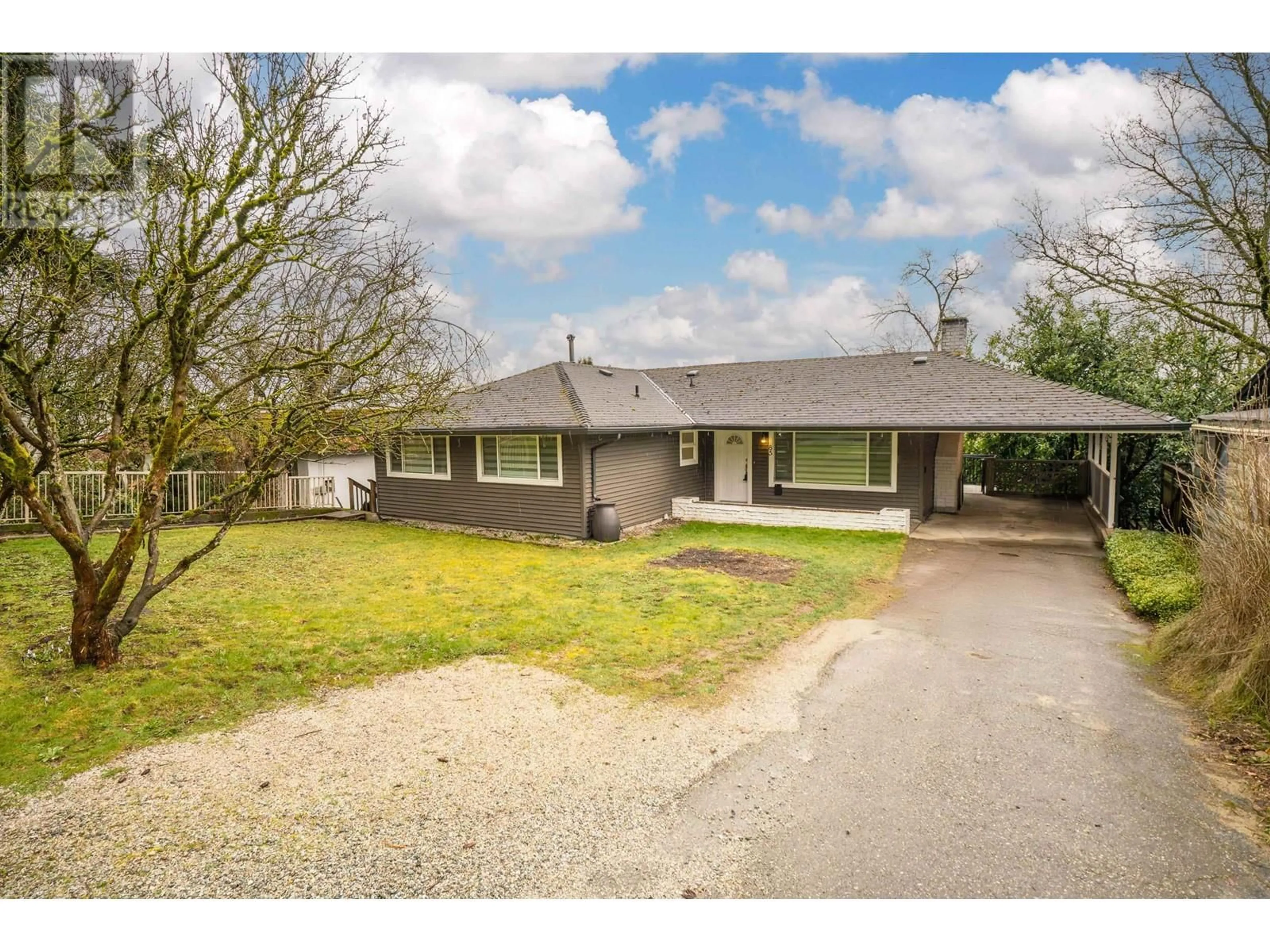 A pic from outside/outdoor area/front of a property/back of a property/a pic from drone, street for 85 WARRICK STREET, Coquitlam British Columbia V3K5L3