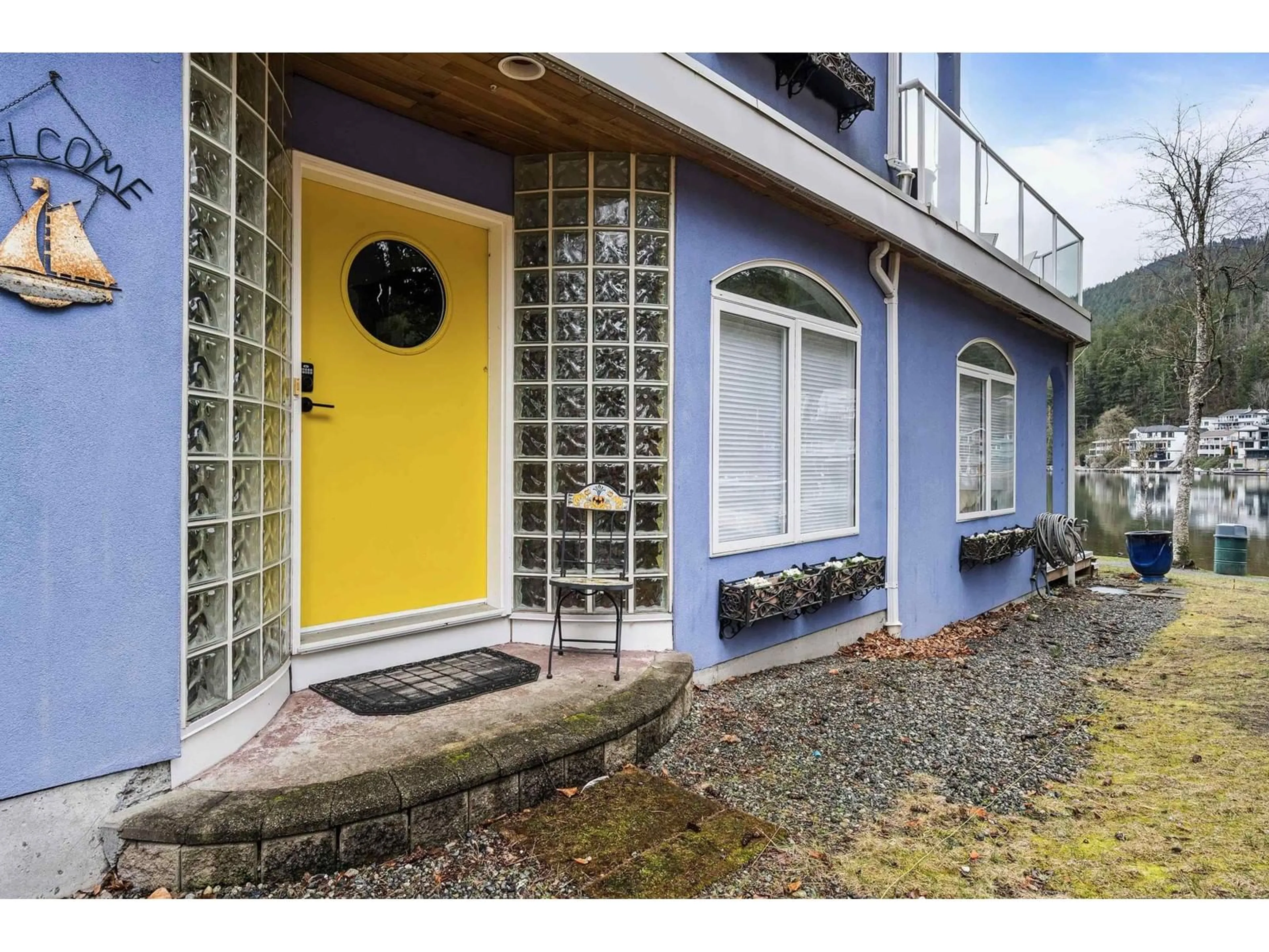 Indoor entryway for 106 FIRST AVENUE, Cultus Lake British Columbia V2R4Y4