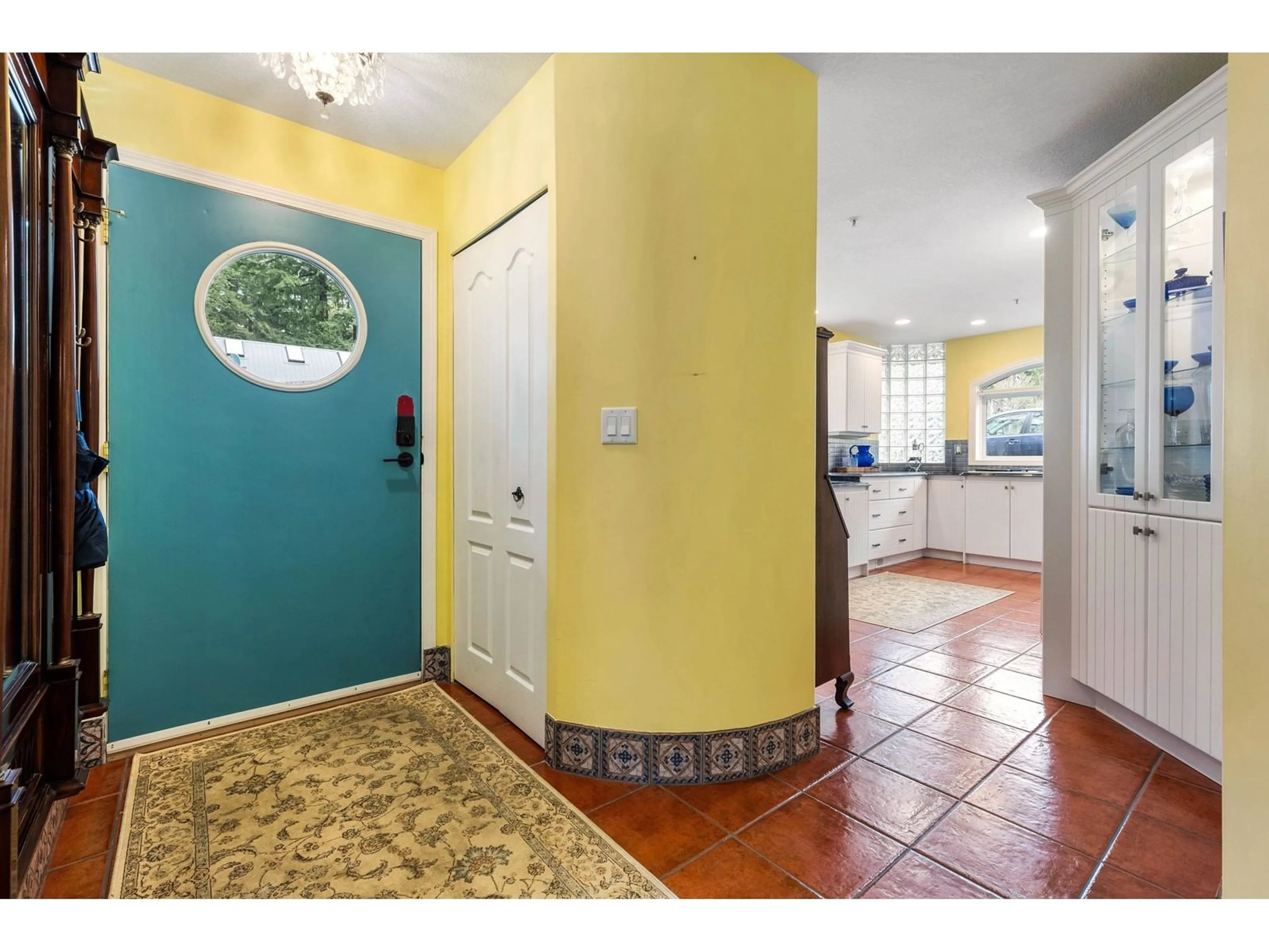 Indoor entryway for 106 FIRST AVENUE, Cultus Lake British Columbia V2R4Y4