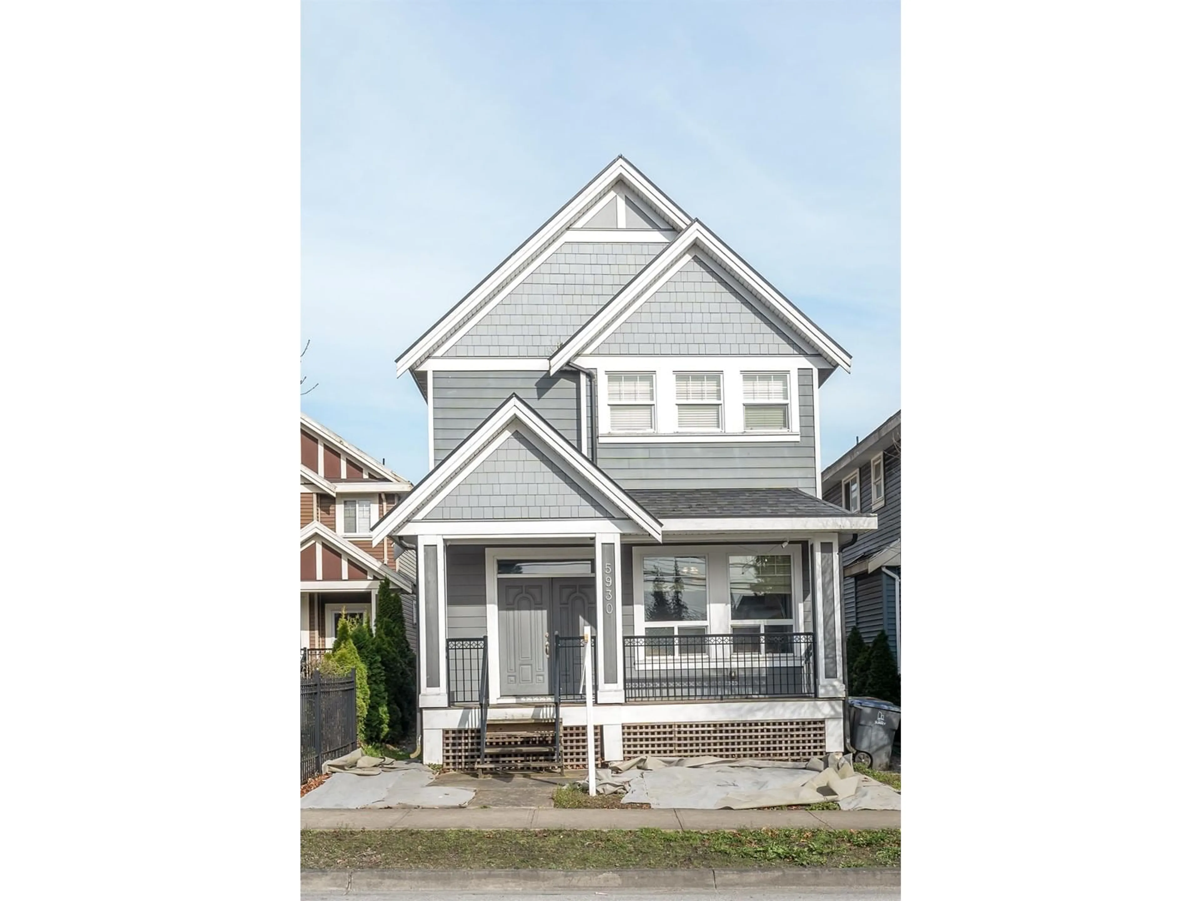 Home with vinyl exterior material, street for 5930 128, Surrey British Columbia V3X1T3