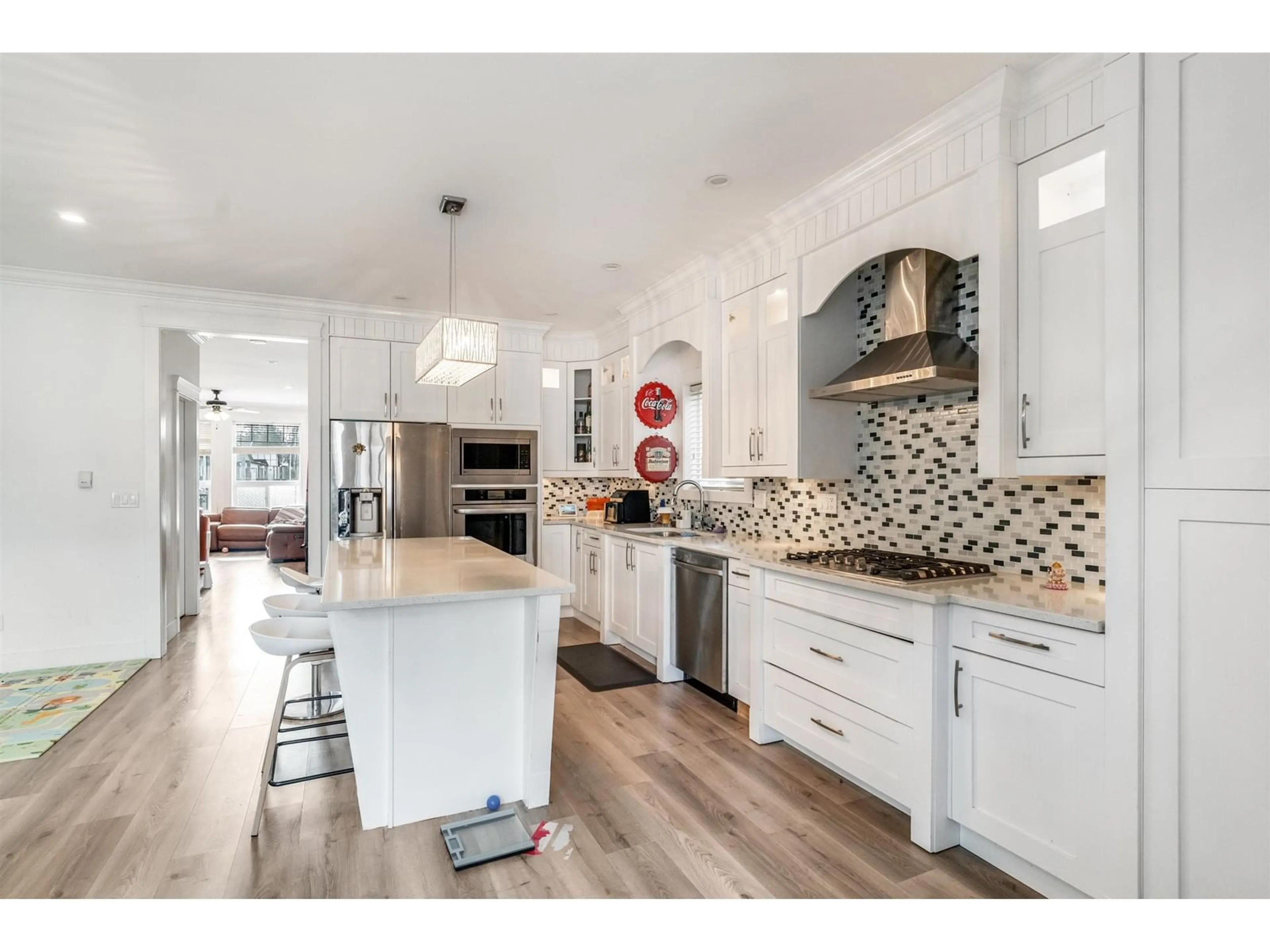 Open concept kitchen, ceramic/tile floor for 5930 128, Surrey British Columbia V3X1T3