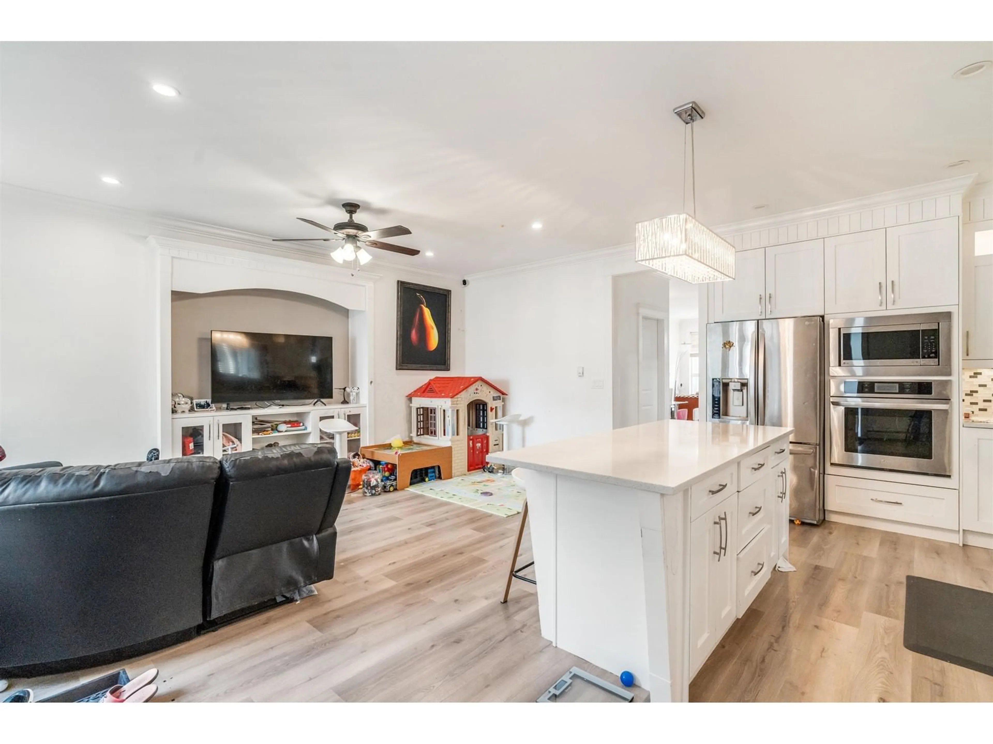 Open concept kitchen, unknown for 5930 128, Surrey British Columbia V3X1T3