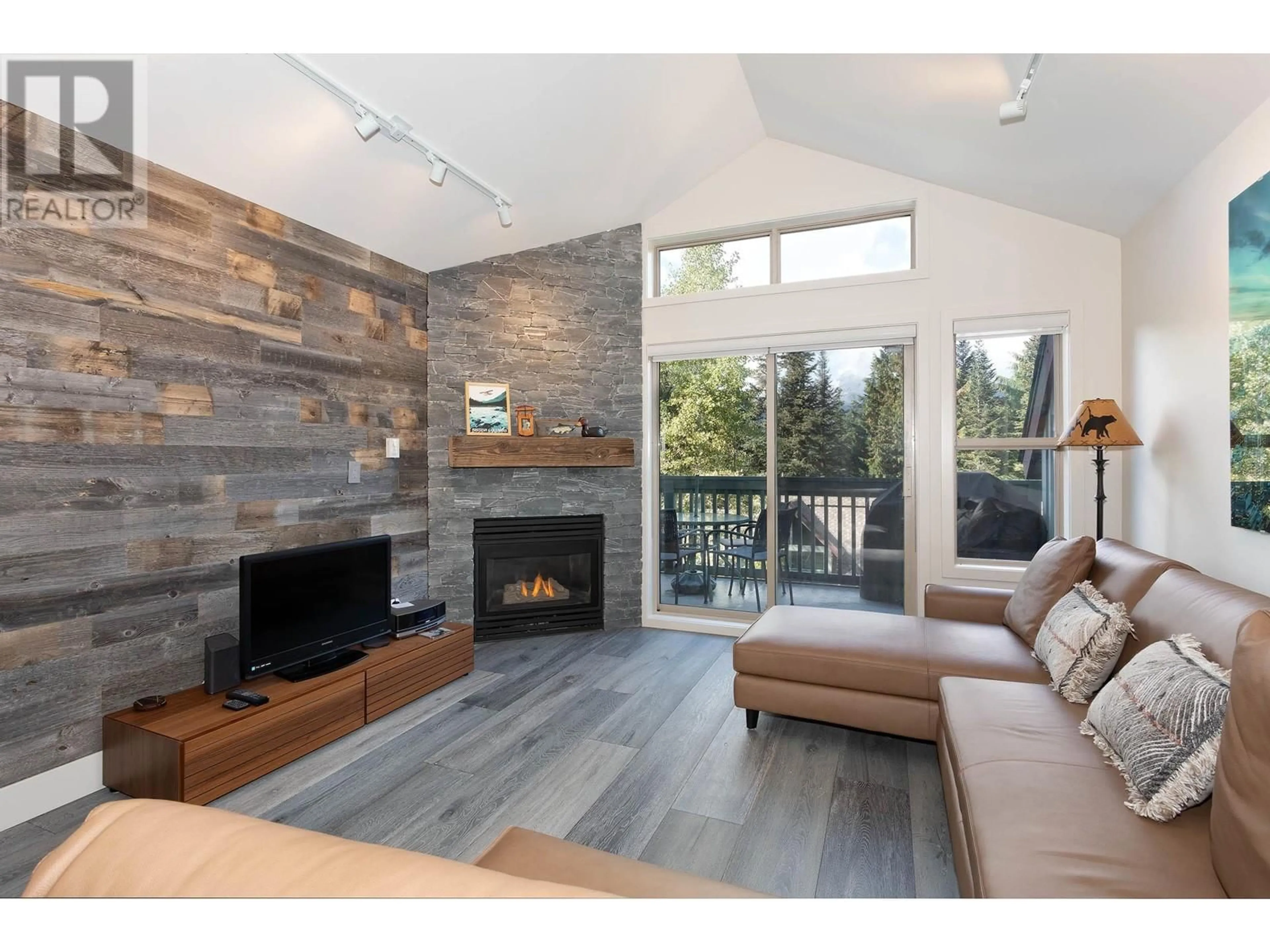 Living room with furniture, wood/laminate floor for 4 4890 PAINTED CLIFF ROAD, Whistler British Columbia V8E1C9