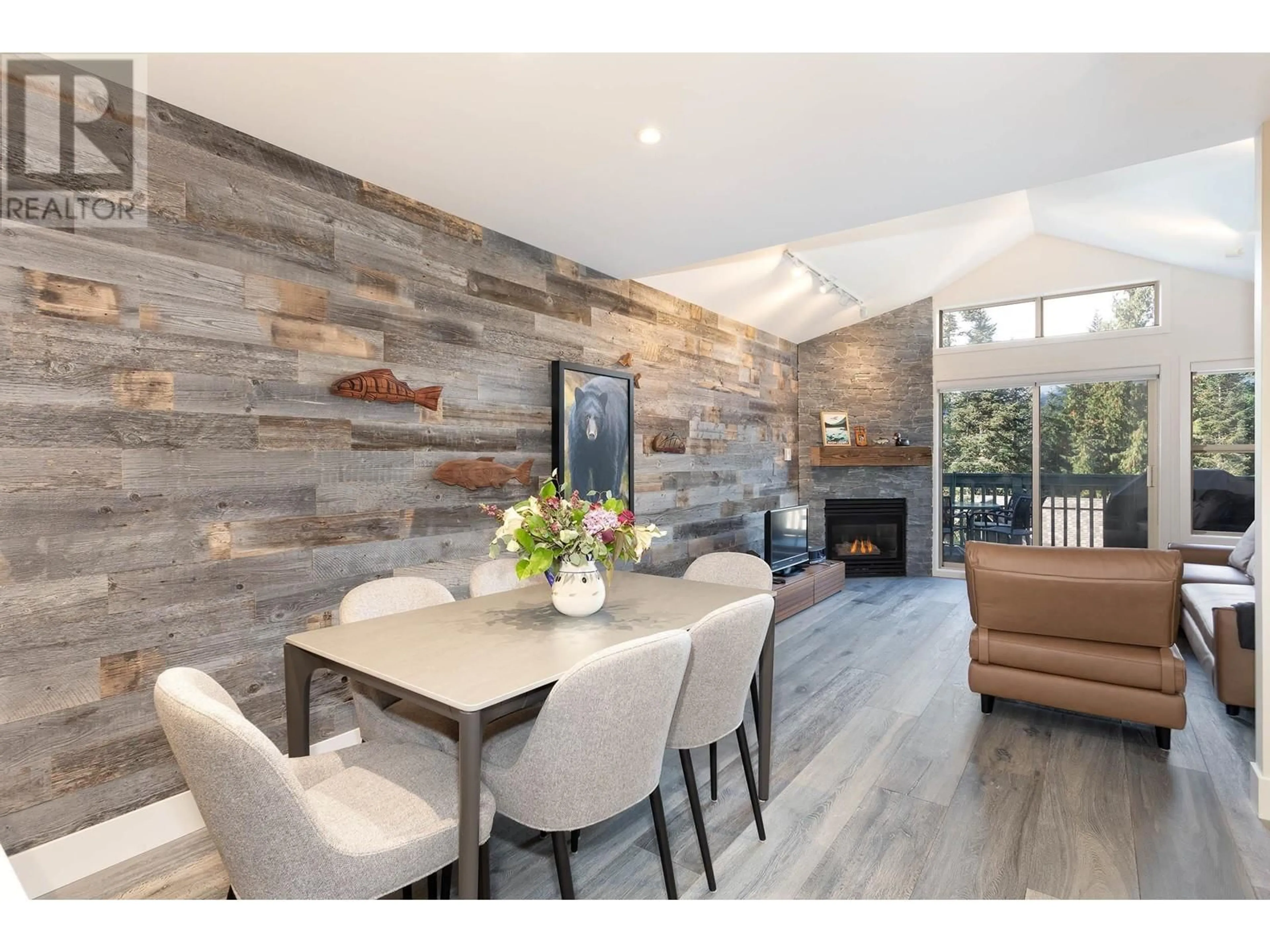 Dining room, wood/laminate floor for 4 4890 PAINTED CLIFF ROAD, Whistler British Columbia V8E1C9