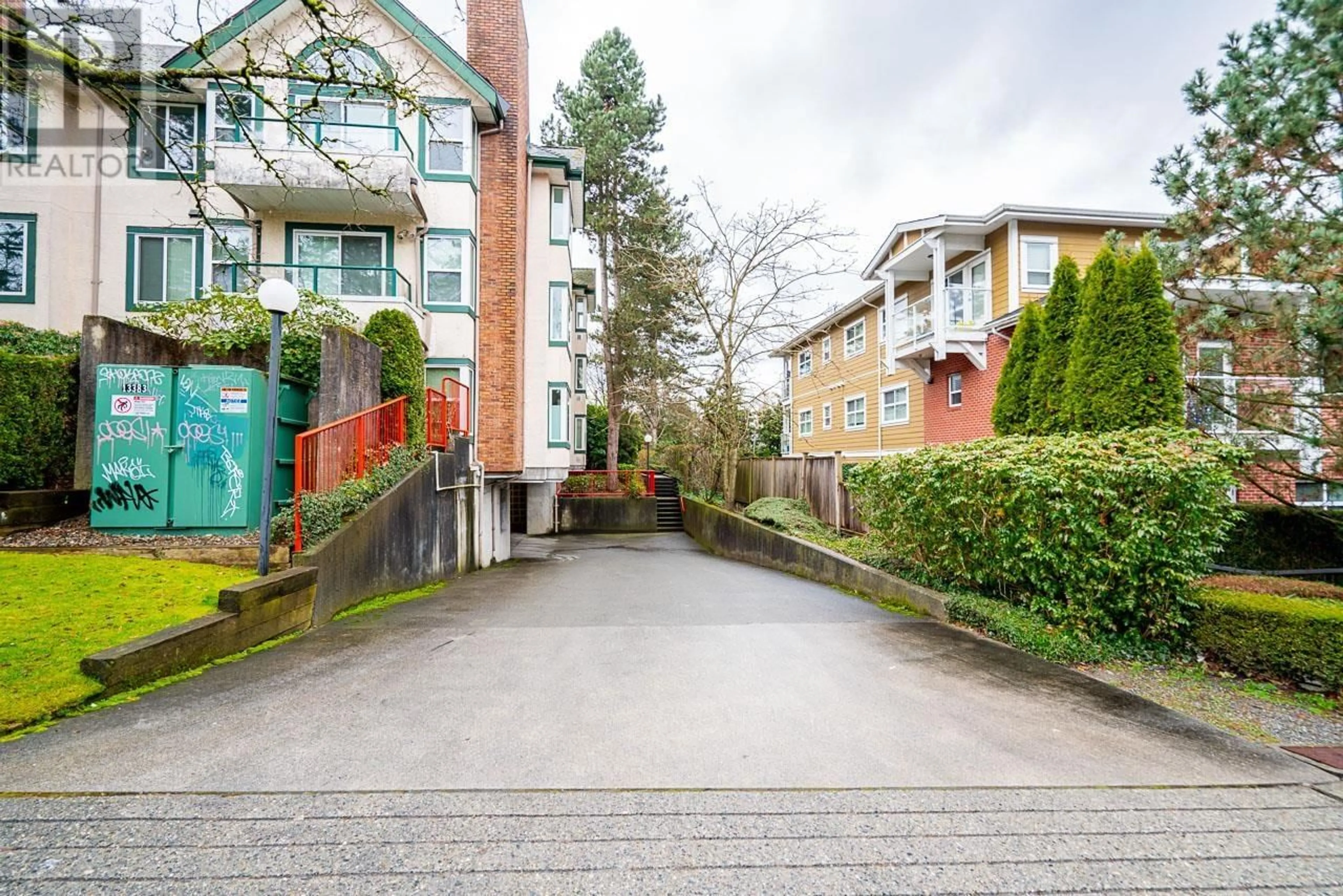 Patio, street for 306 - 5663 INMAN AVENUE, Burnaby British Columbia V5H2M2