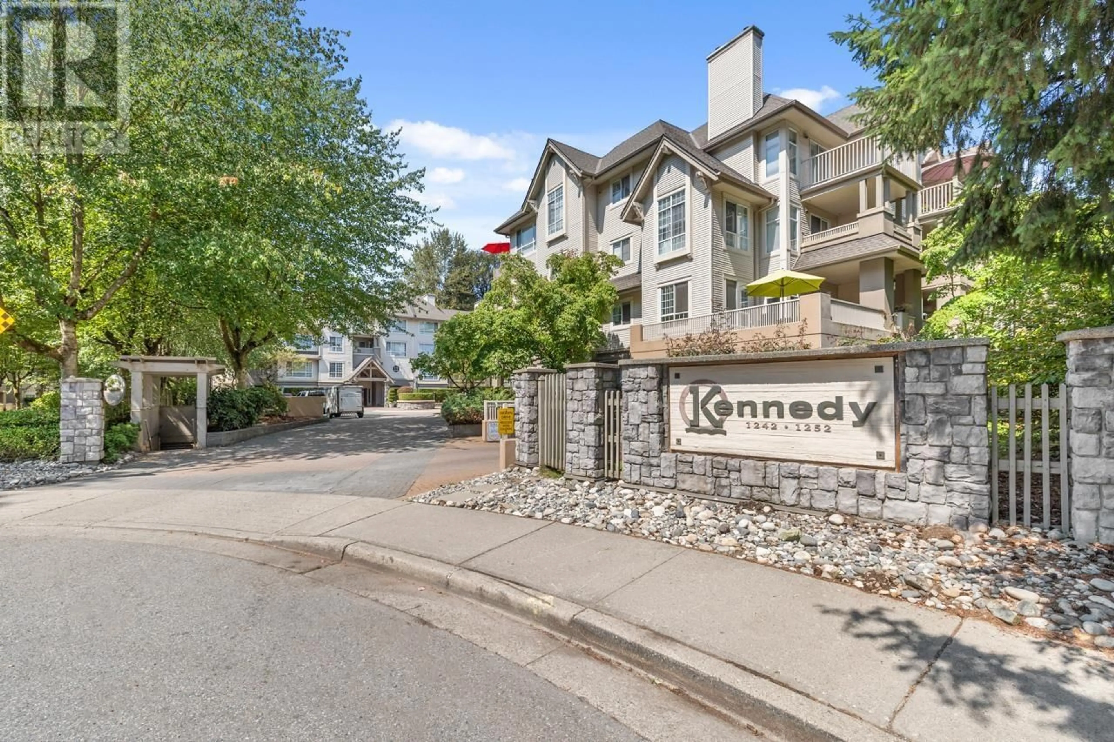 Indoor entryway for 427 1252 TOWN CENTRE BOULEVARD, Coquitlam British Columbia V3B7R7