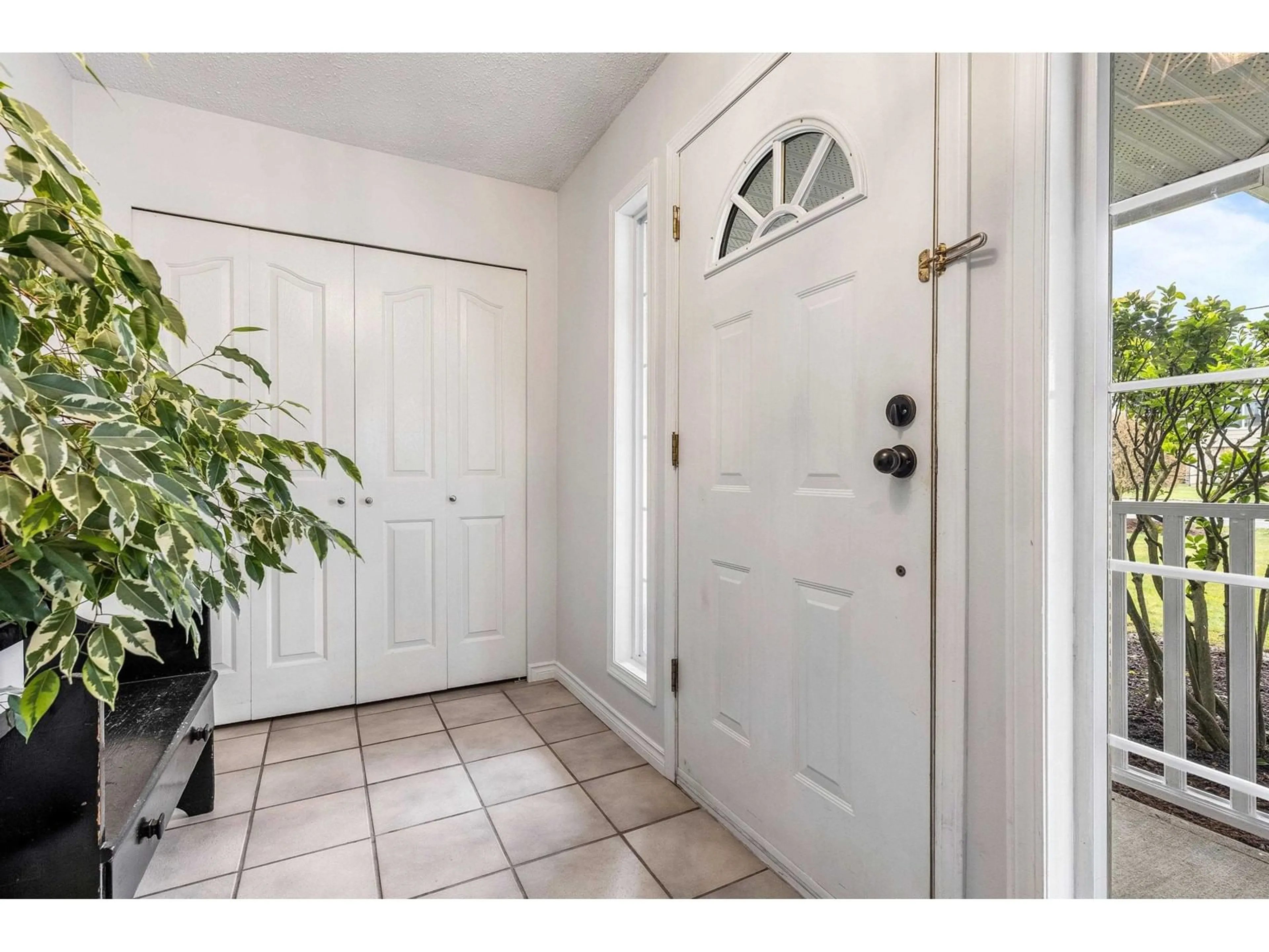 Indoor entryway for 46039 HIGGINSON ROAD, Chilliwack British Columbia V2R2A9