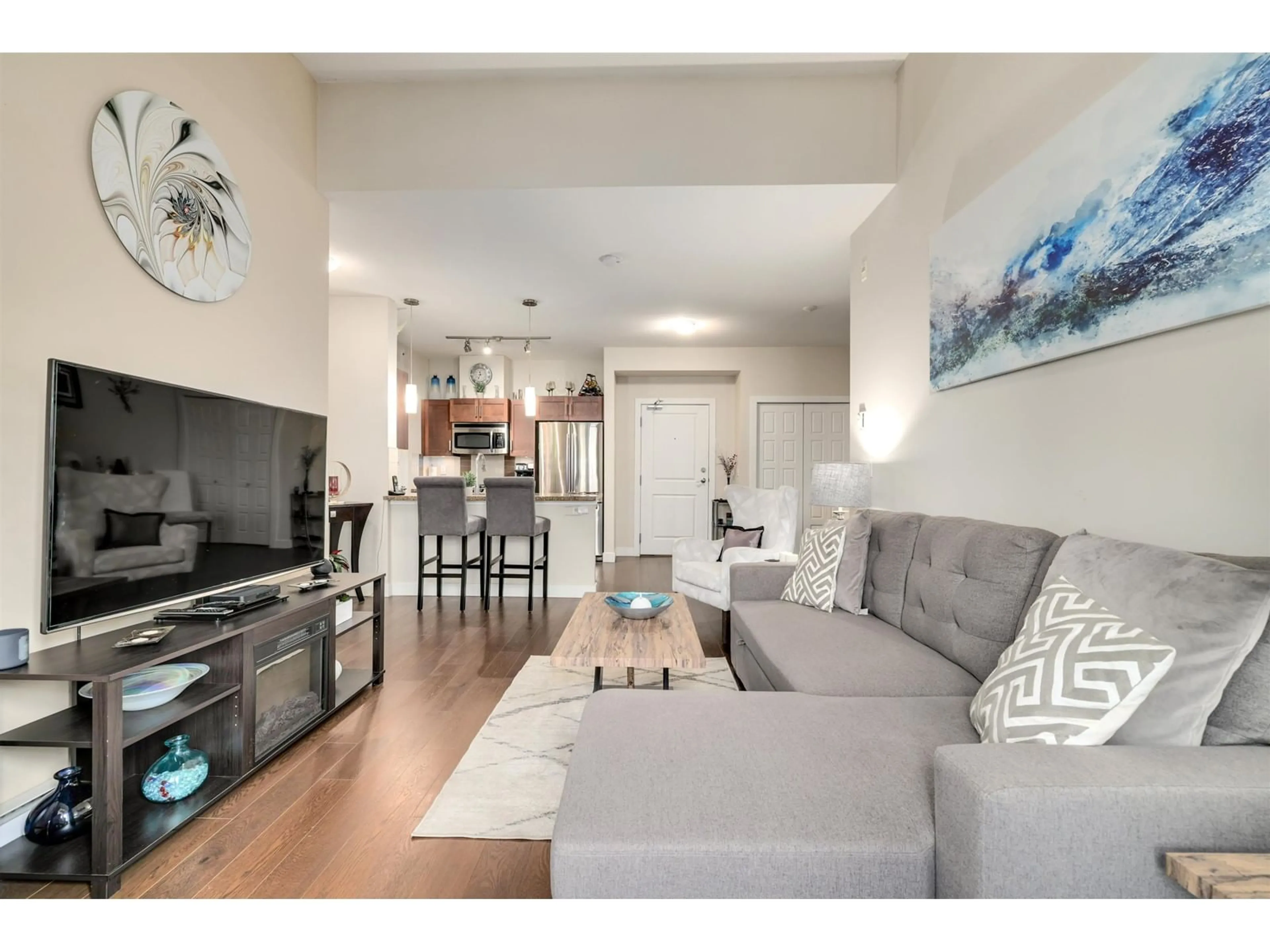 Living room with furniture, unknown for 406 - 20058 FRASER, Langley British Columbia V3A0E5