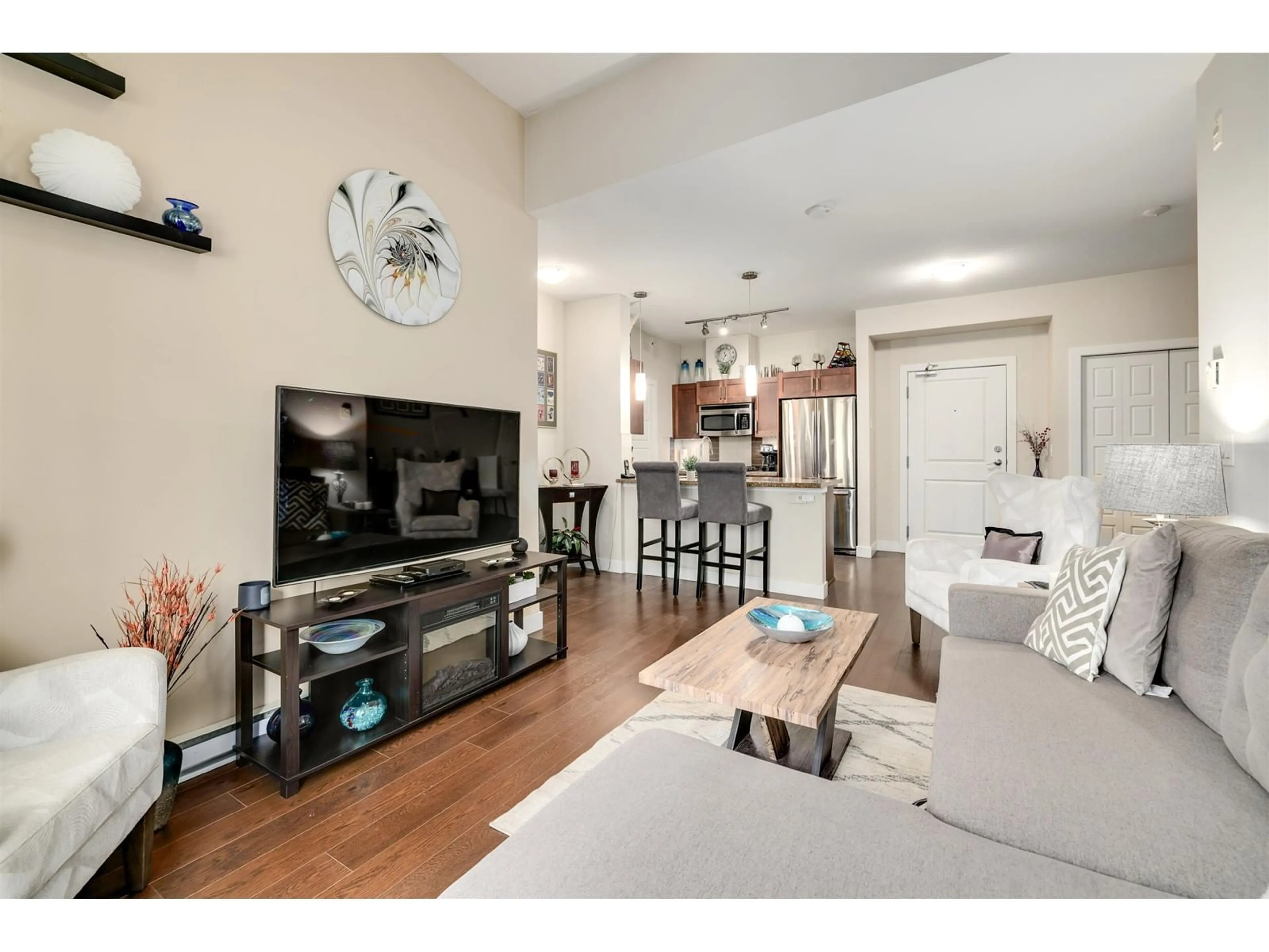 Living room with furniture, wood/laminate floor for 406 - 20058 FRASER, Langley British Columbia V3A0E5