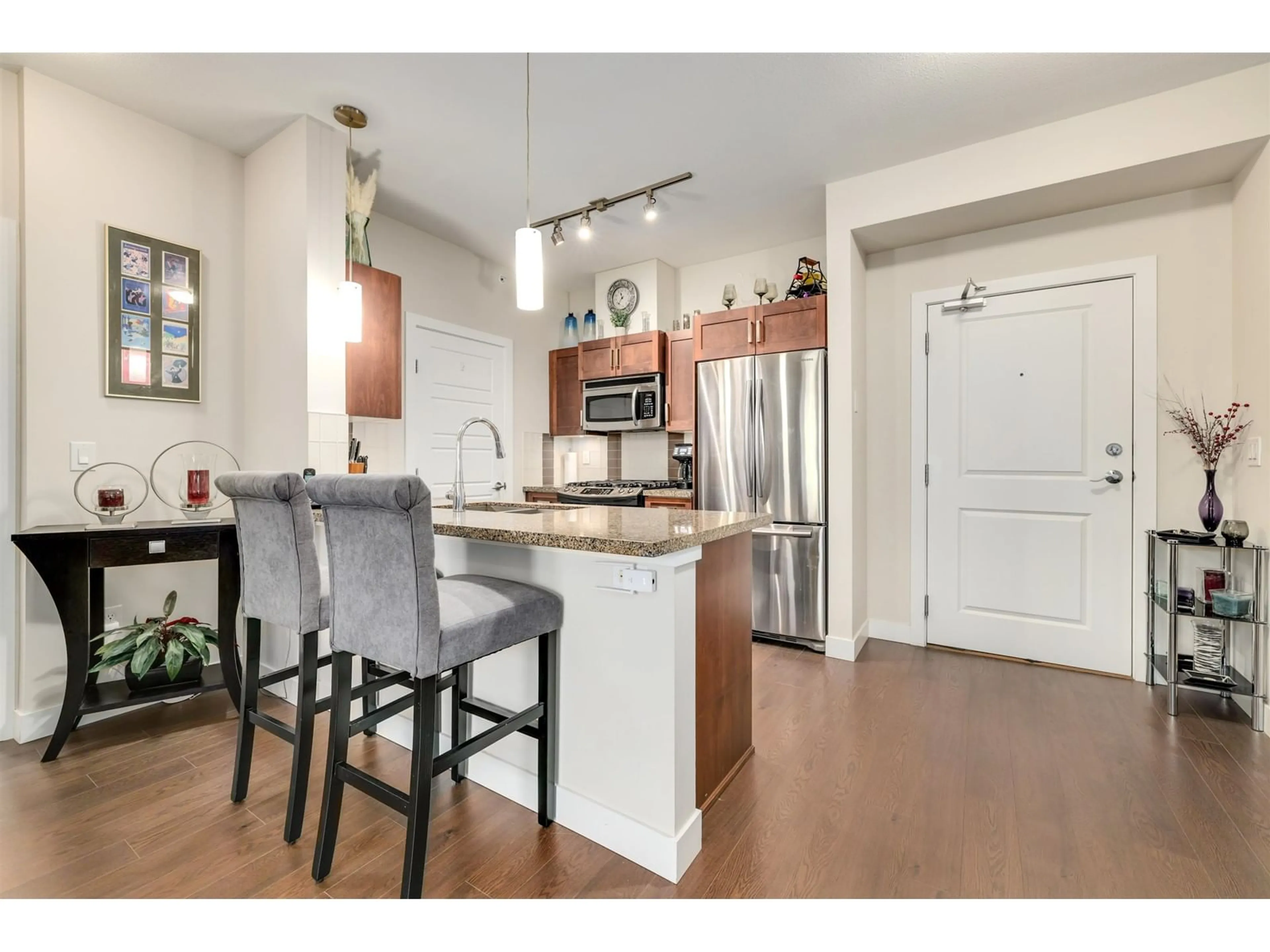 Open concept kitchen, unknown for 406 - 20058 FRASER, Langley British Columbia V3A0E5