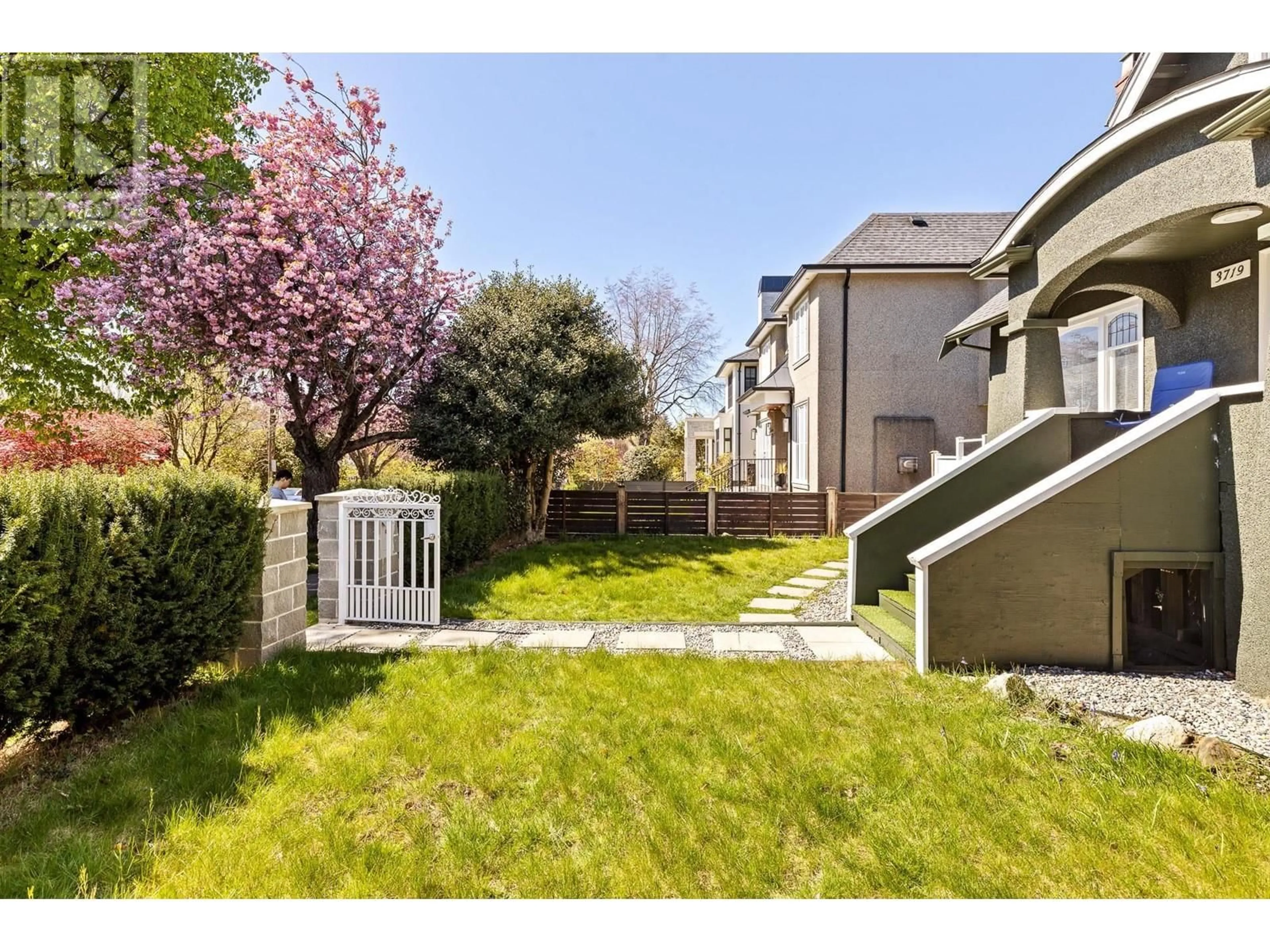 Patio, street for 3719 W 3RD AVENUE, Vancouver British Columbia V6R1M2