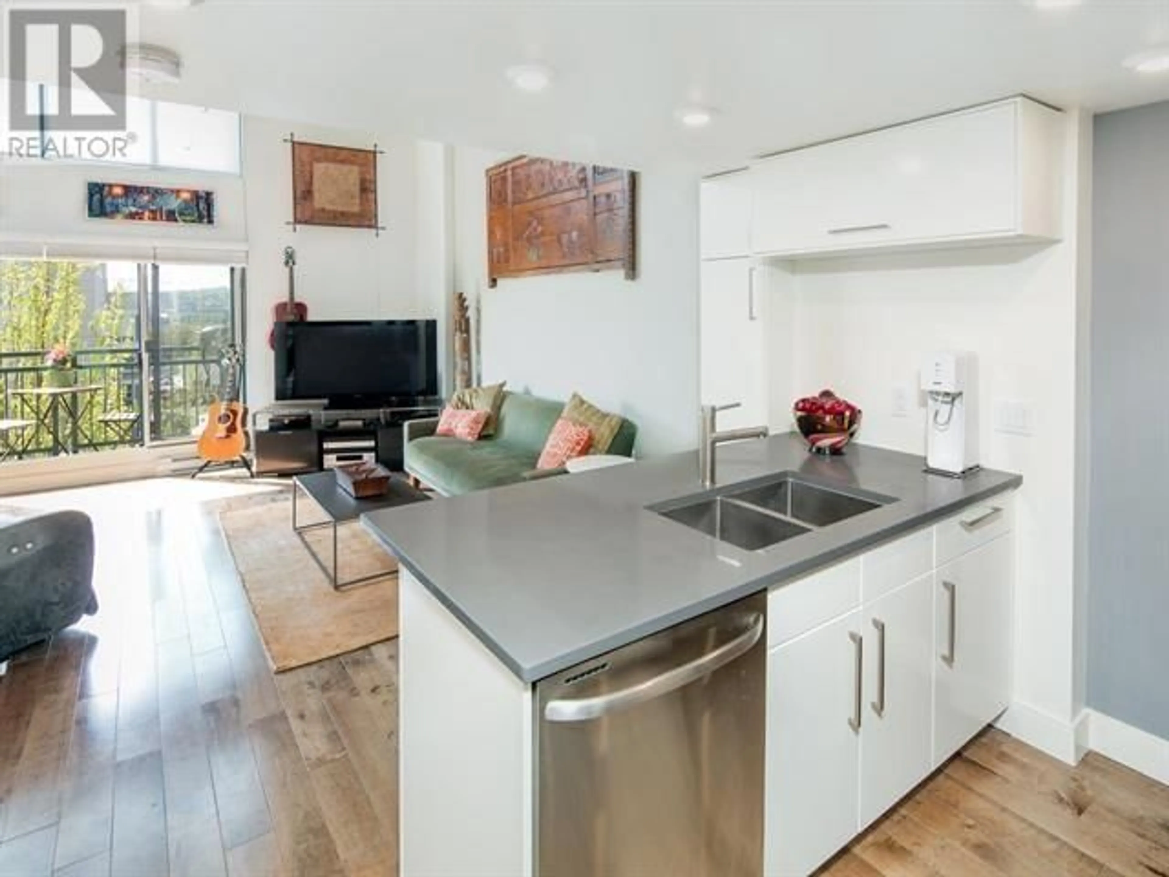 Open concept kitchen, unknown for 714 22 E CORDOVA STREET, Vancouver British Columbia V6A4G8