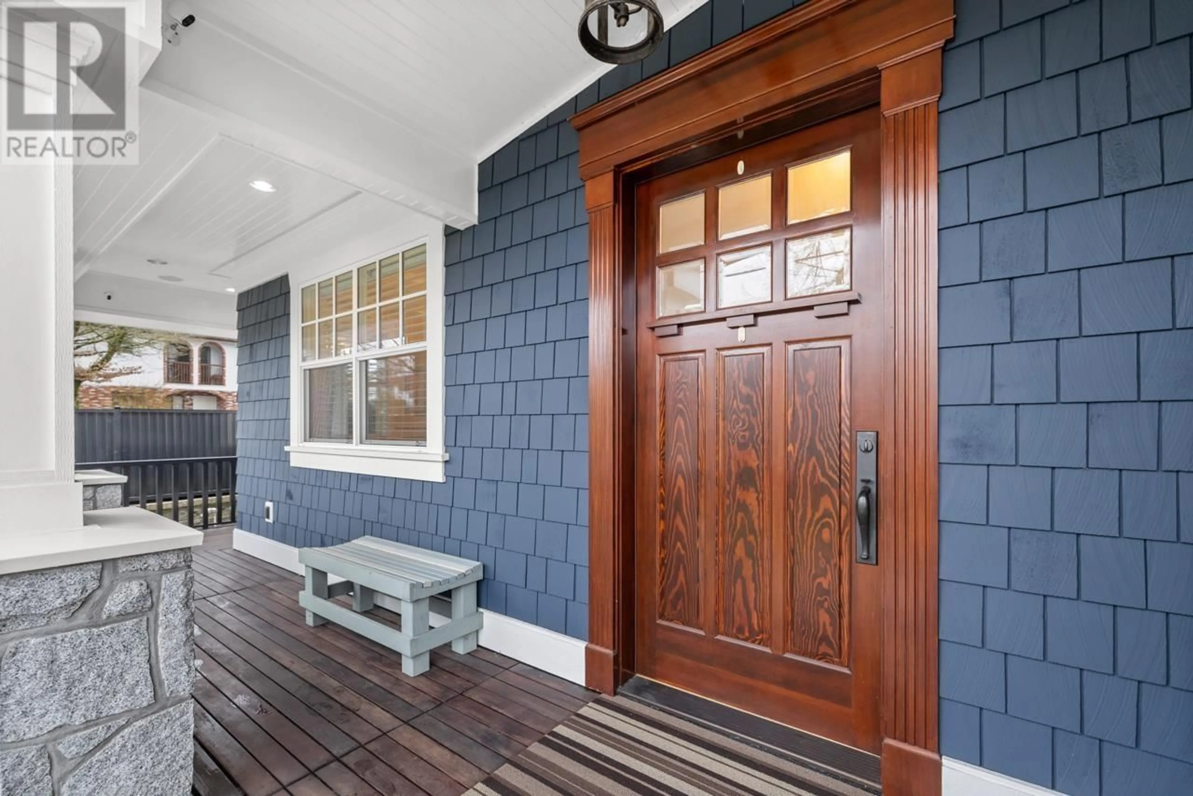 Indoor entryway for 3228 45TH AVENUE, Vancouver British Columbia V5R3E3