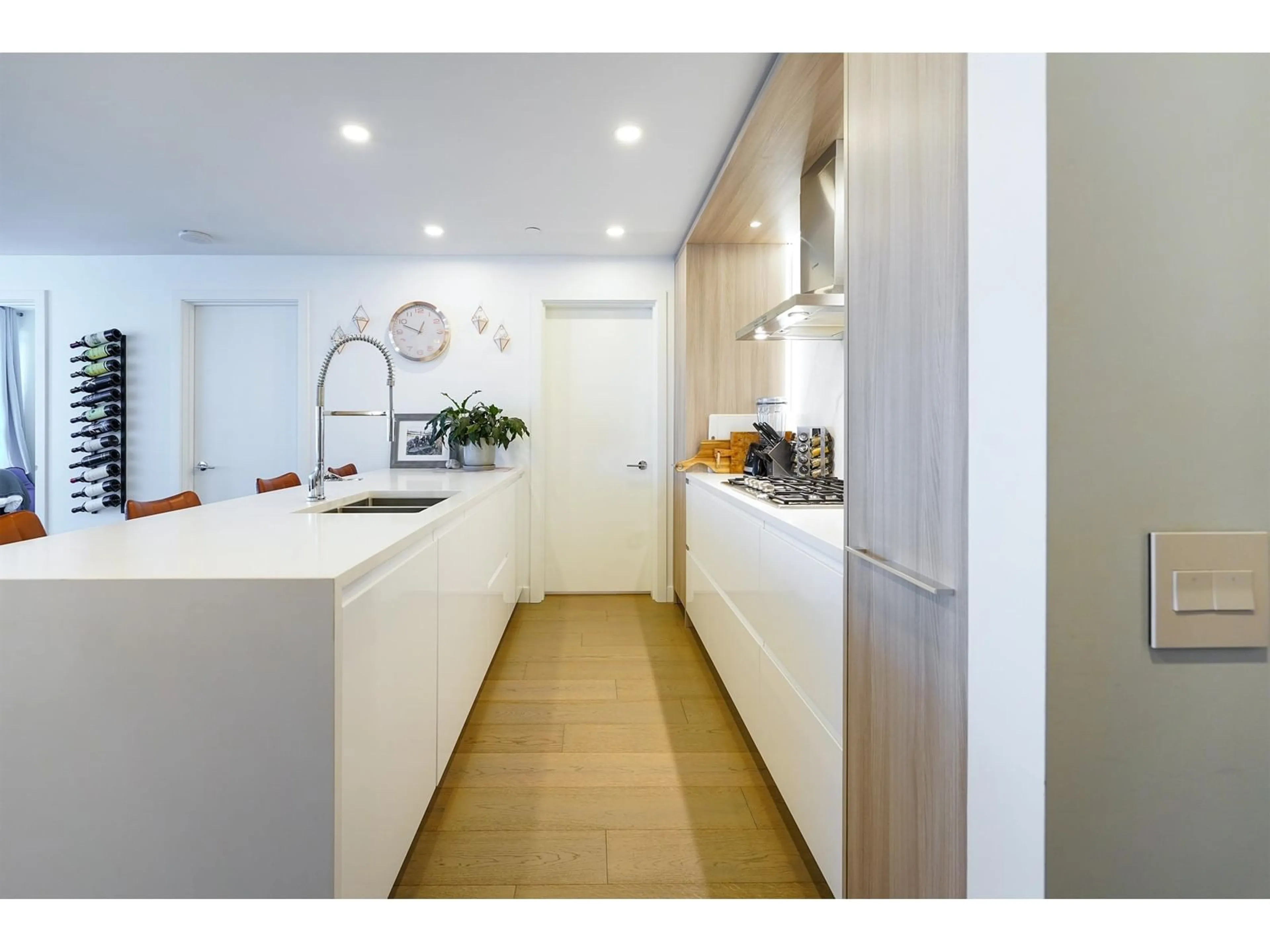 Unknown for 805 - 15165 THRIFT, White Rock British Columbia V4B0C1