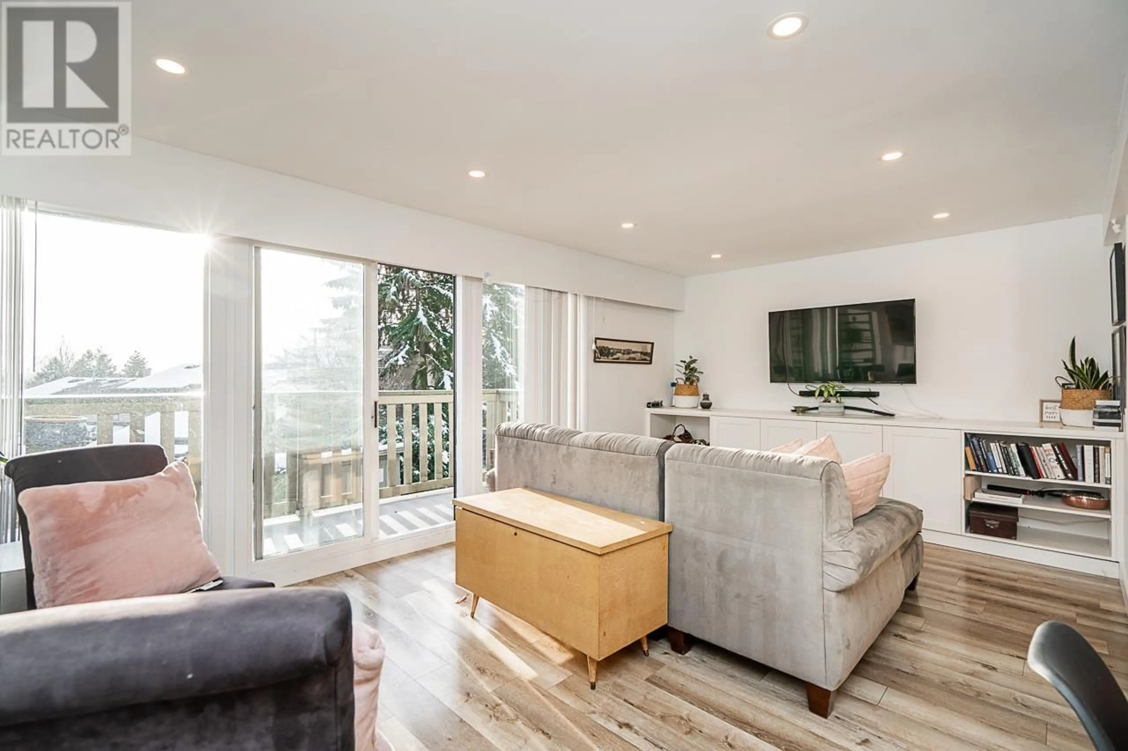 Living room with furniture, wood/laminate floor for 1014 LILLOOET ROAD, North Vancouver British Columbia V7J2H8