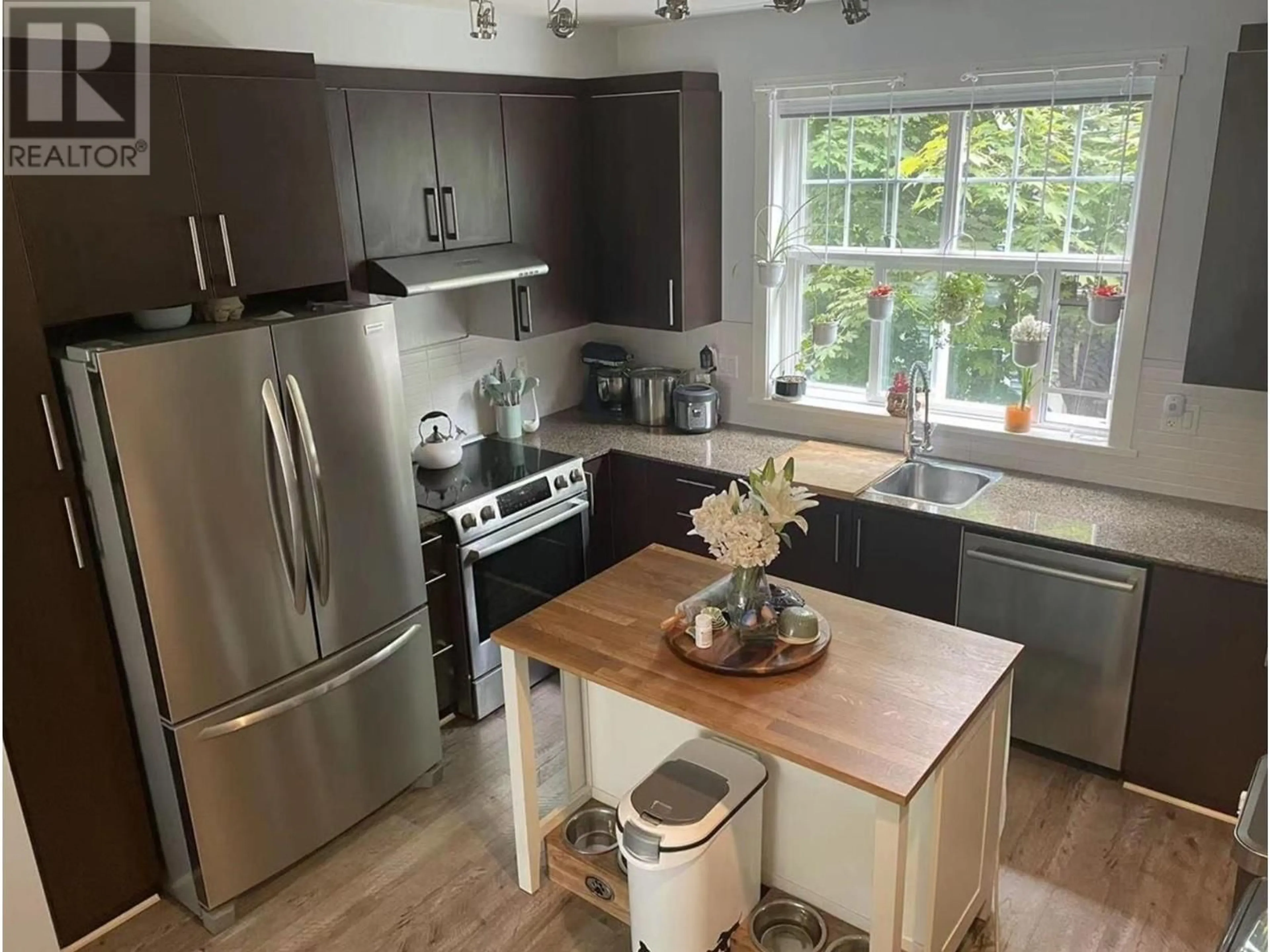 Open concept kitchen, wood/laminate floor for 4 19538 BISHOPS REACH, Pitt Meadows British Columbia V3Y0C2