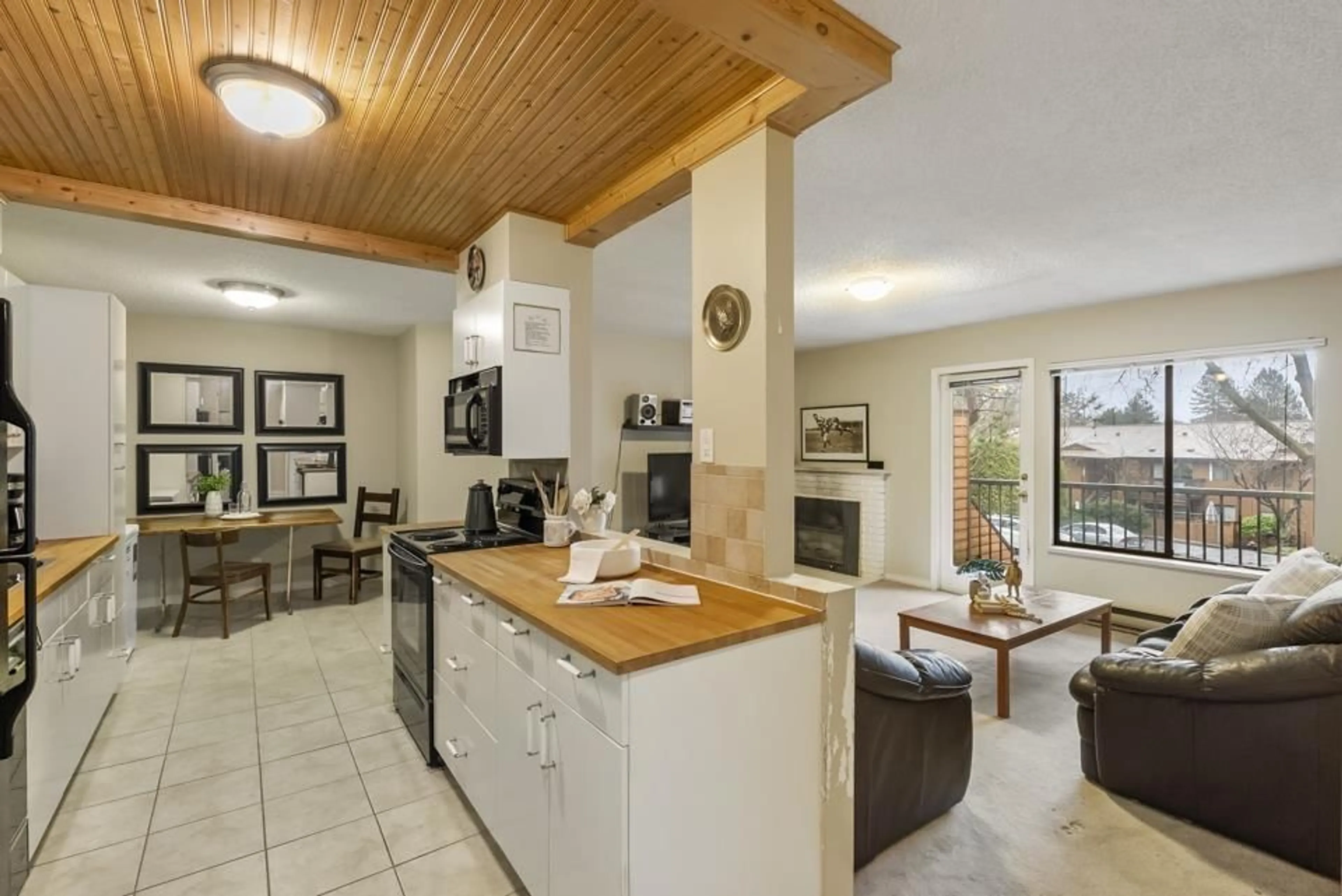 Open concept kitchen, ceramic/tile floor for 2207 10620 150 STREET, Surrey British Columbia V3R7K3