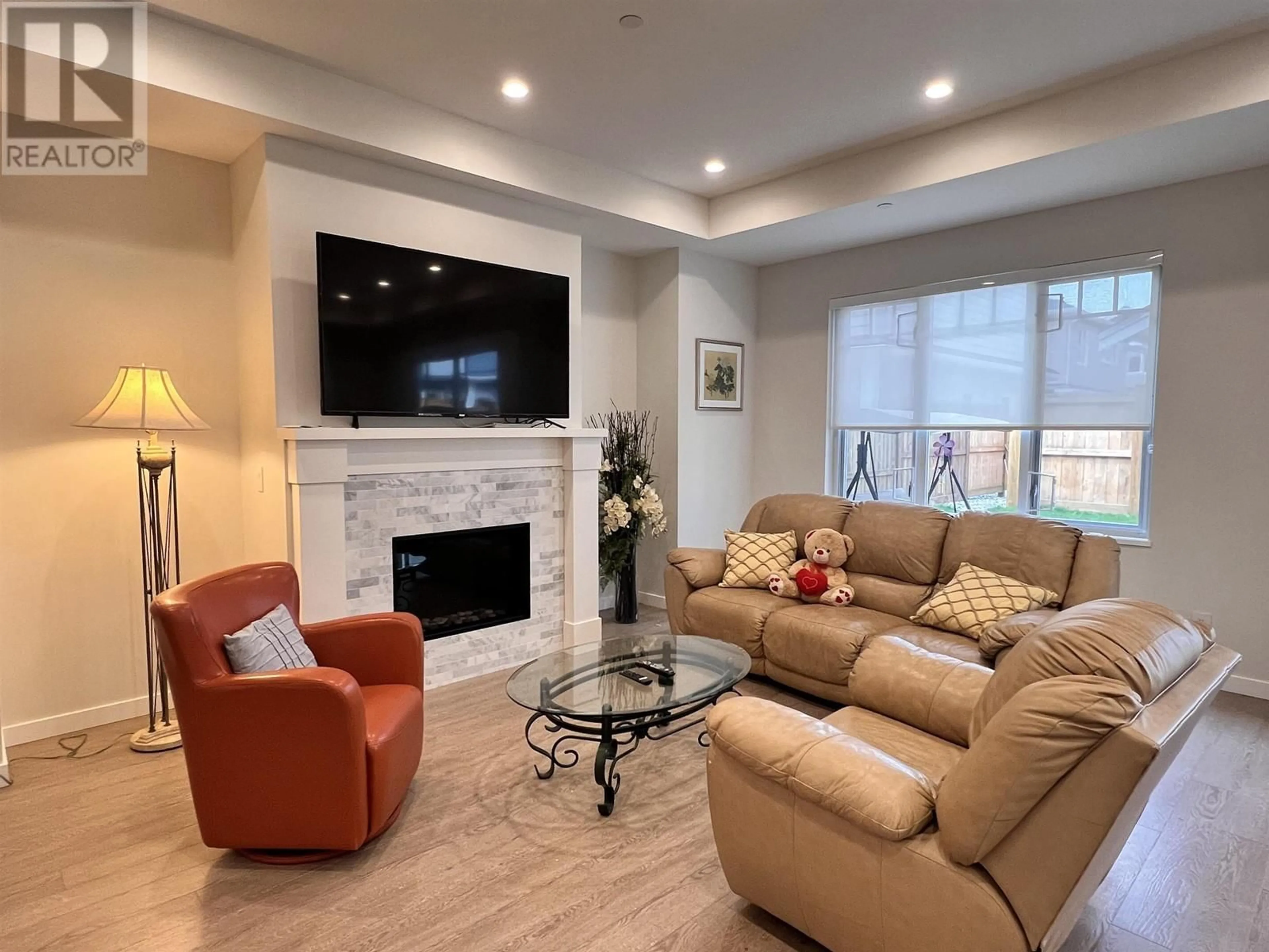 Living room with furniture, unknown for 4707 HEMLOCK WAY, Tsawwassen British Columbia V4M4G2