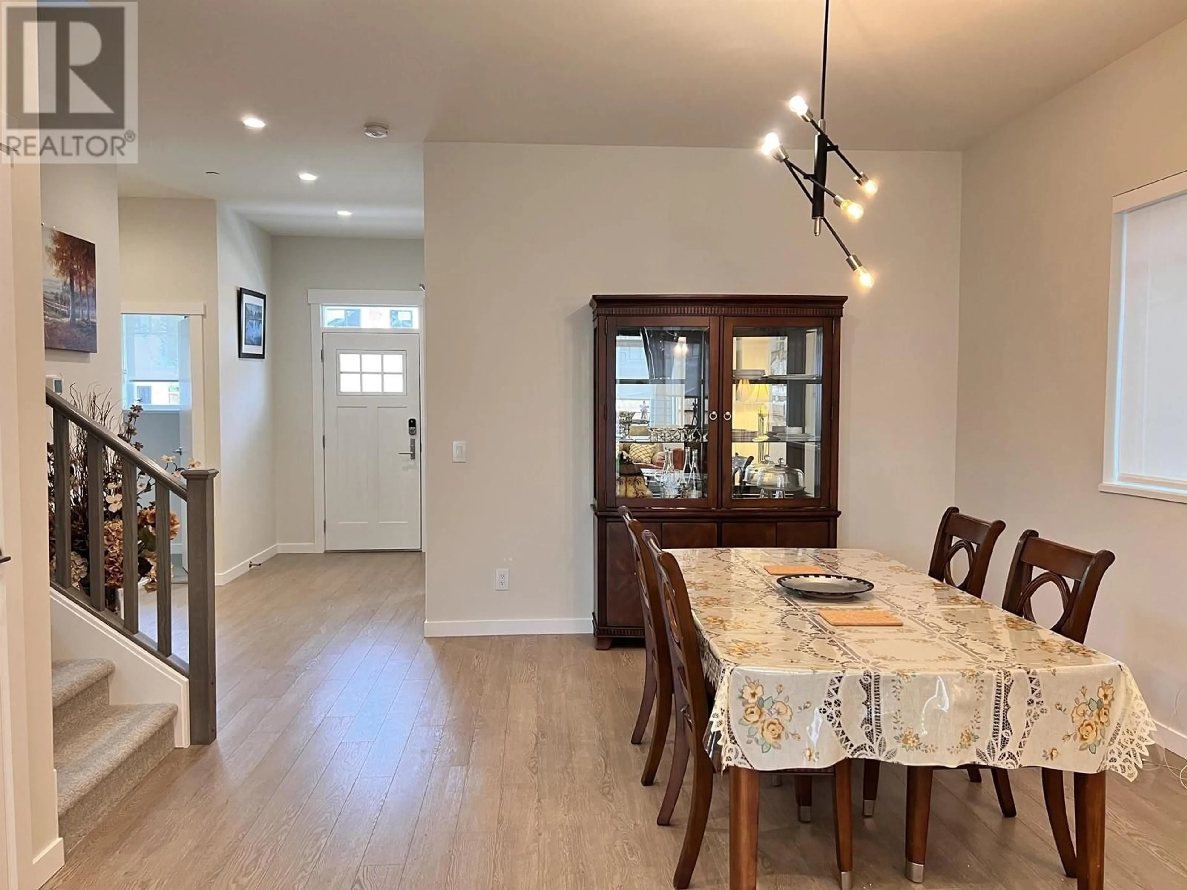 Dining room, wood/laminate floor for 4707 HEMLOCK WAY, Tsawwassen British Columbia V4M4G2