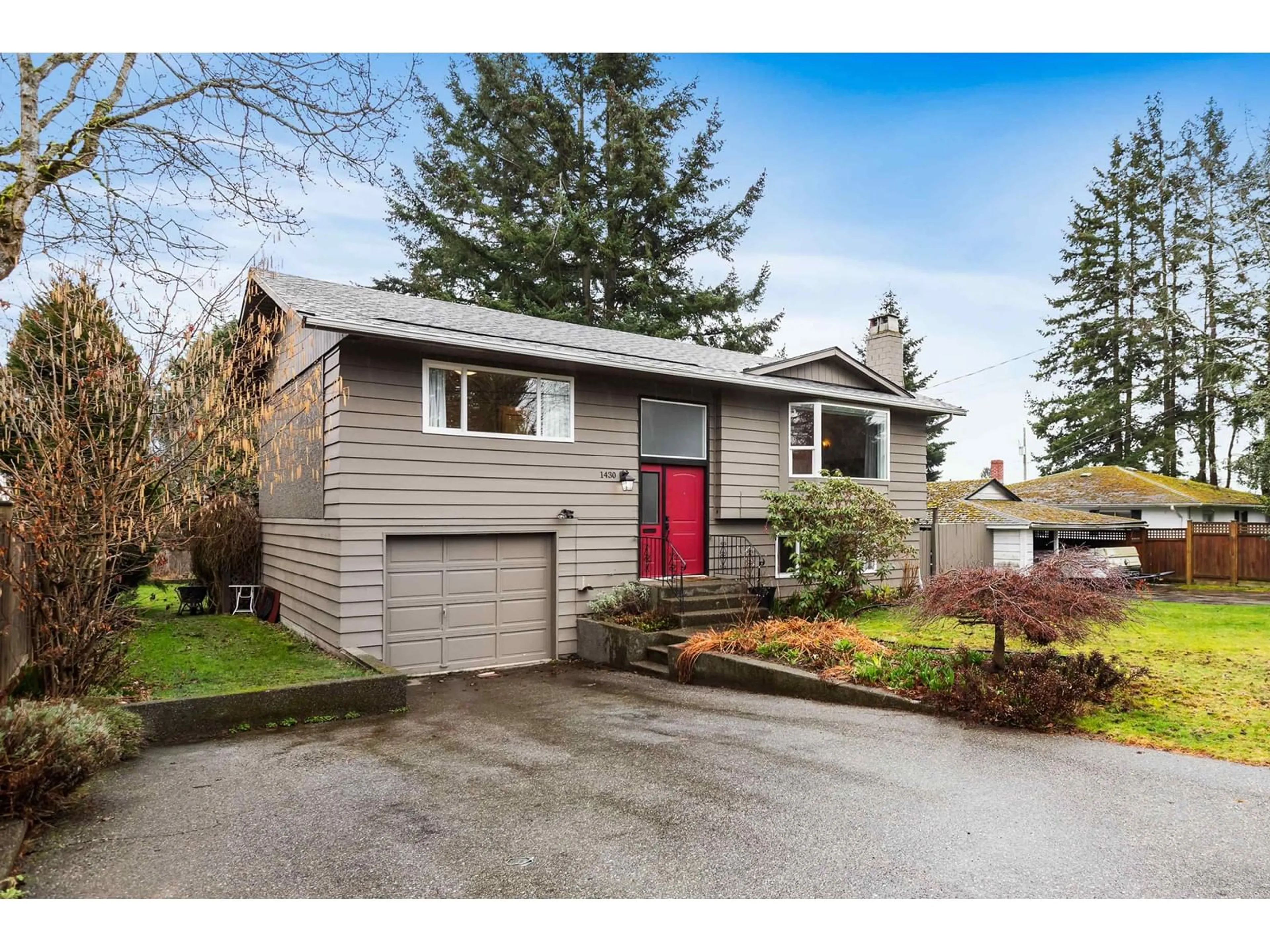 Home with vinyl exterior material, street for 1430 MAPLE, White Rock British Columbia V4B4N2