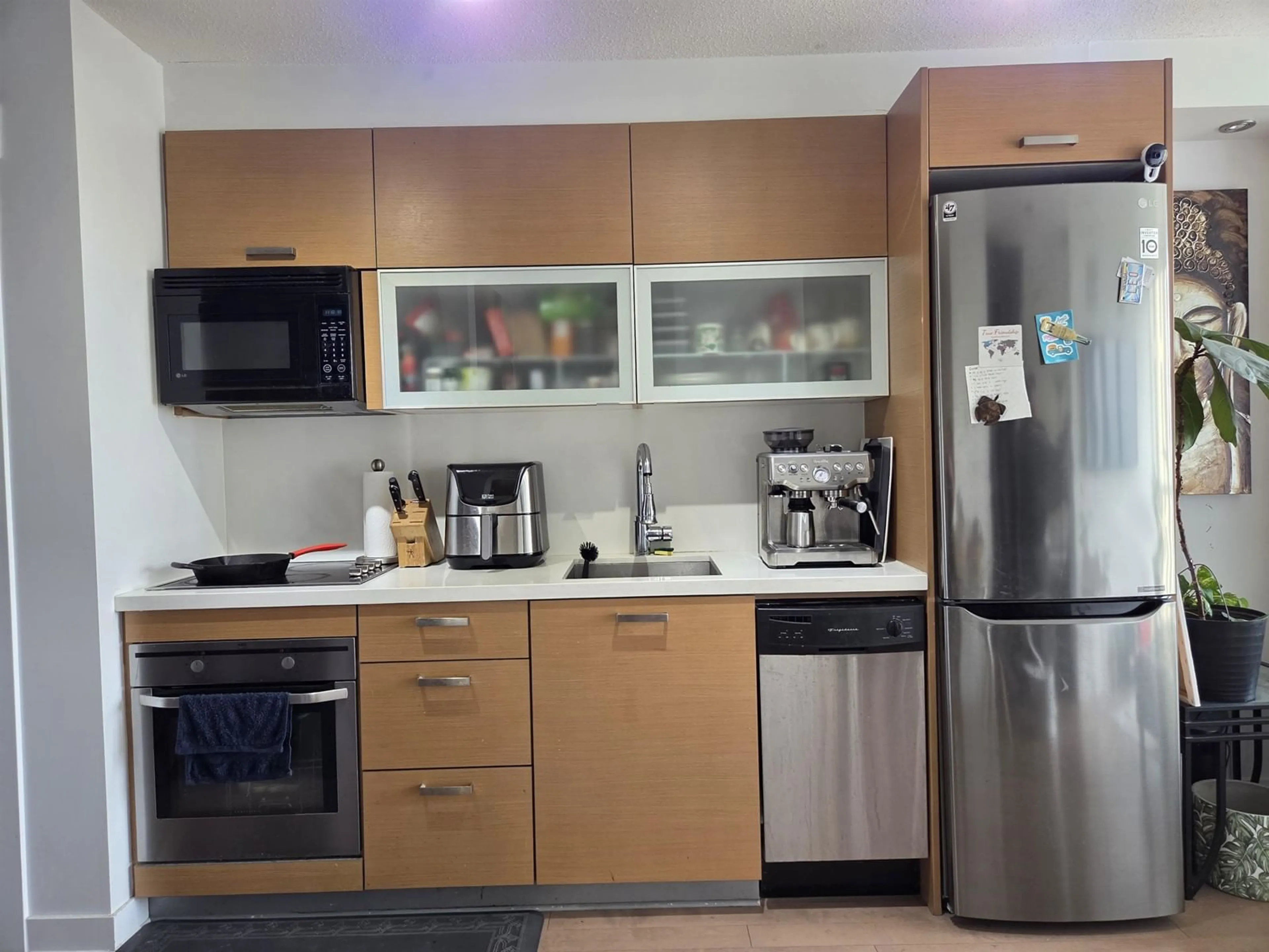 Standard kitchen, unknown for 1106 - 10777 UNIVERSITY, Surrey British Columbia V3T0E6
