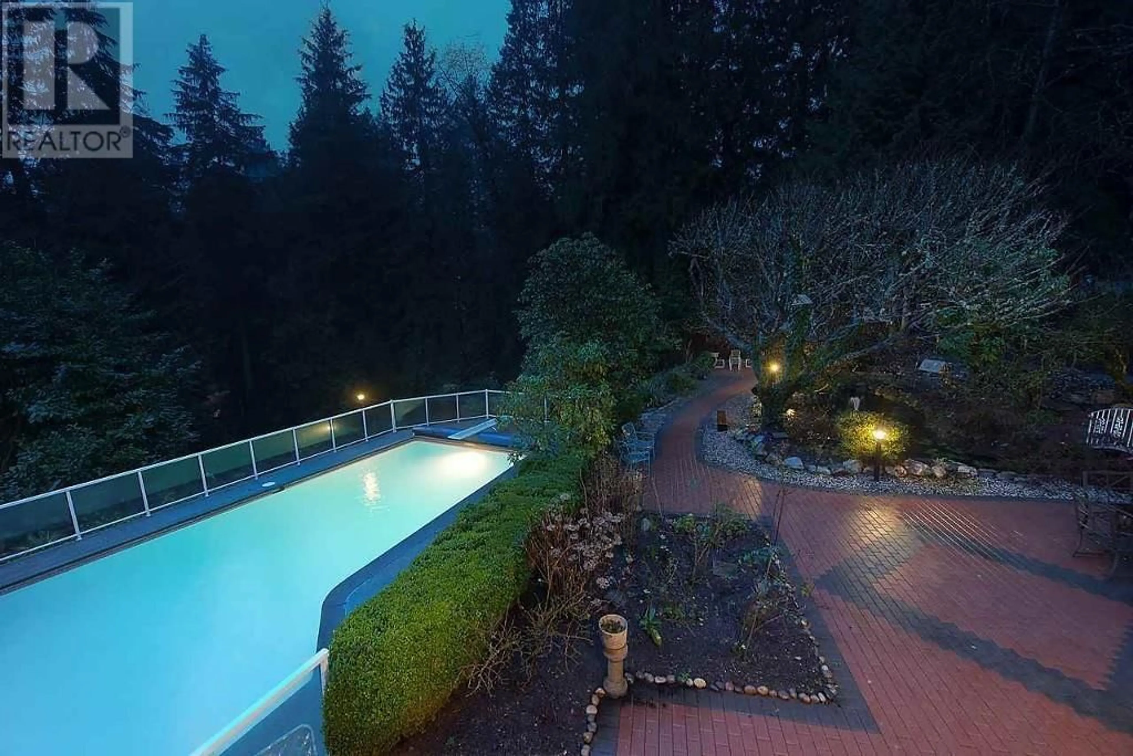 Pool for 440 NEWLANDS ROAD, West Vancouver British Columbia V7T1W1