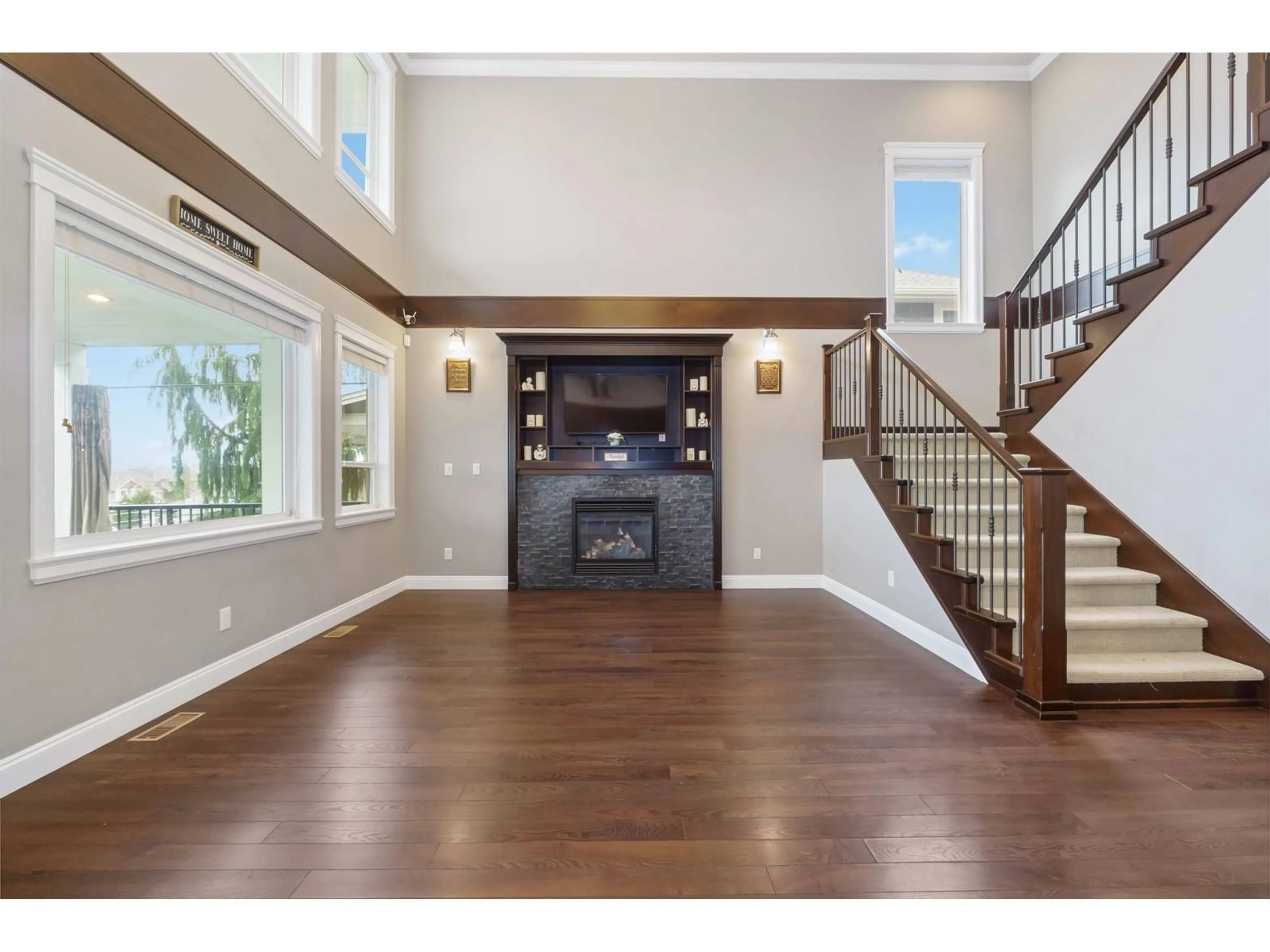 Indoor entryway for 3697 HAJULA, Abbotsford British Columbia V3G2W4