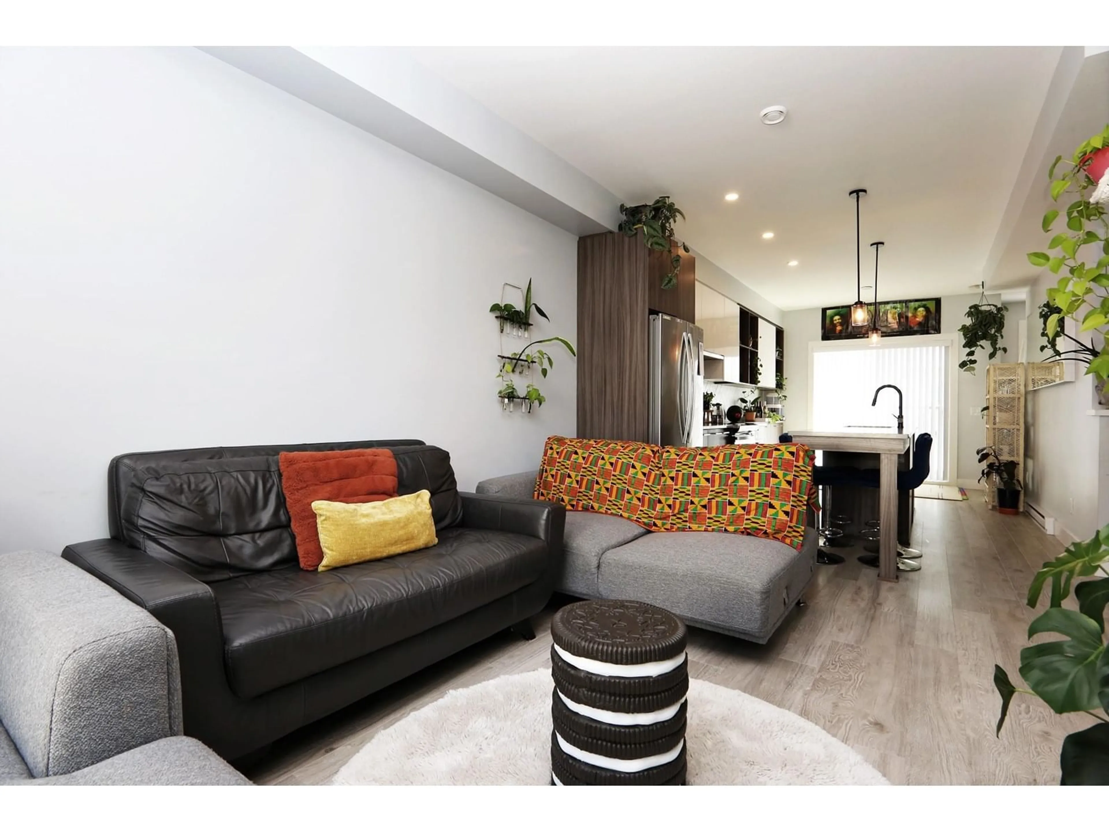 Living room with furniture, unknown for 10 - 2505 WARE, Abbotsford British Columbia V2S3E2
