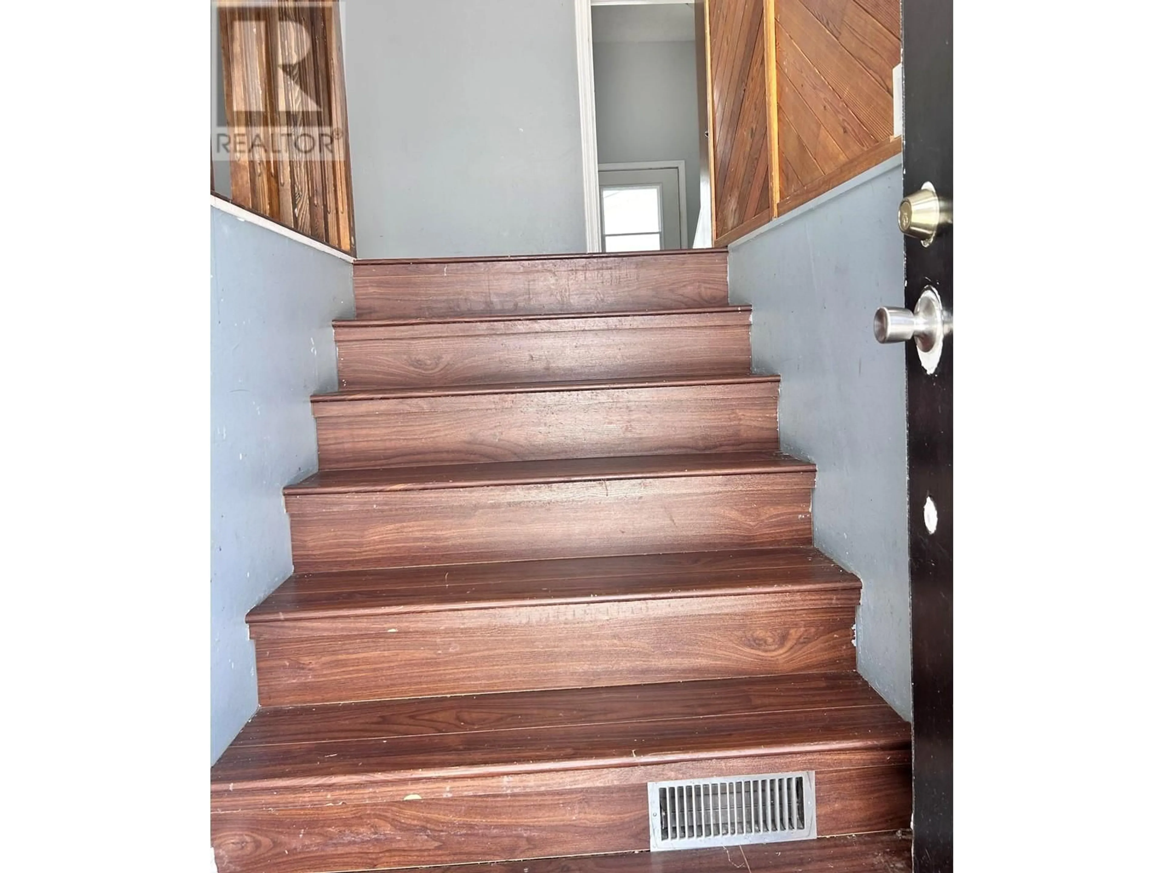 Stairs for 7158 GUELPH CRESCENT, Prince George British Columbia V2N4A4