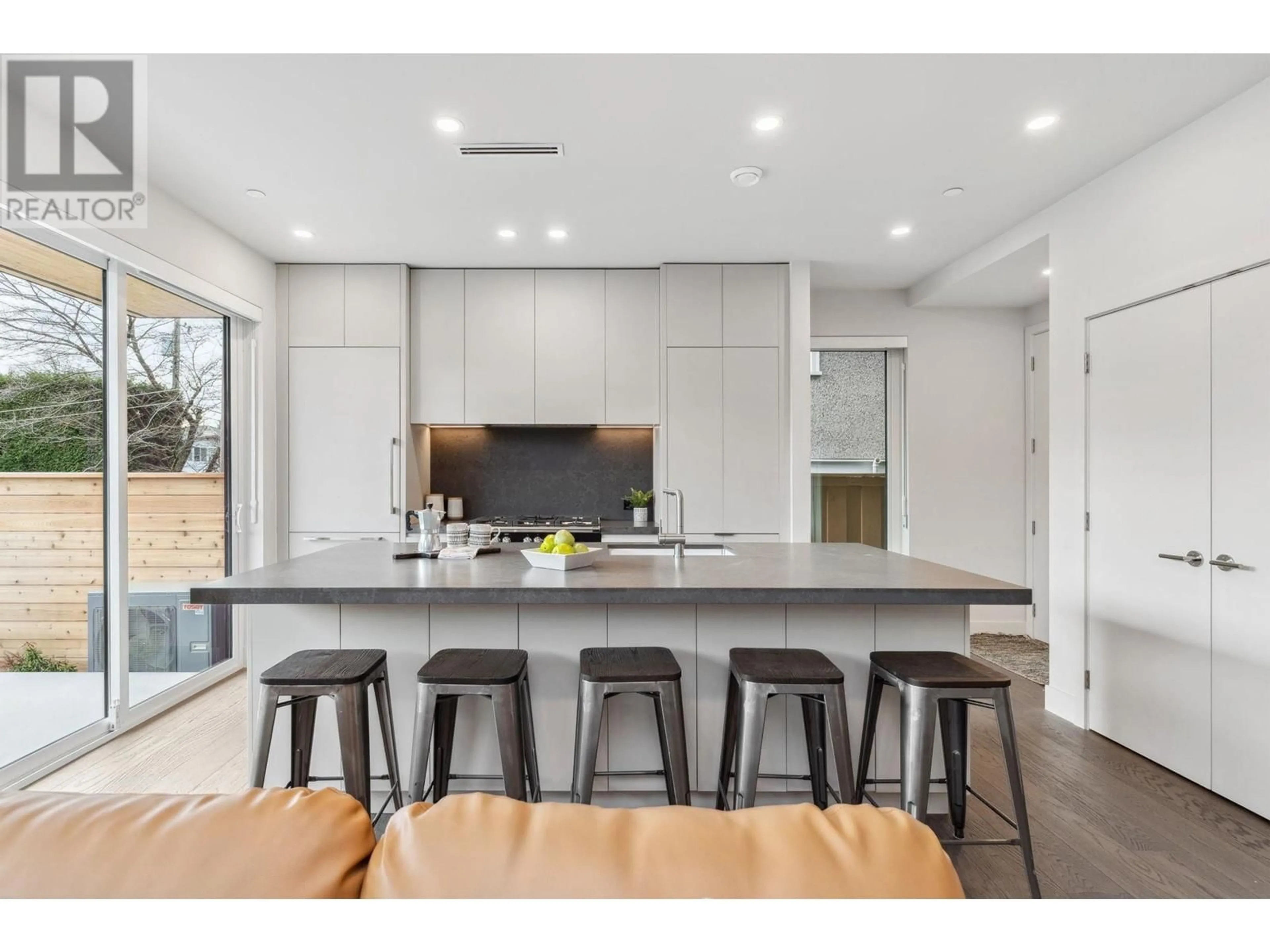 Open concept kitchen, unknown for 2 - 638 46TH AVENUE, Vancouver British Columbia V5W2A3