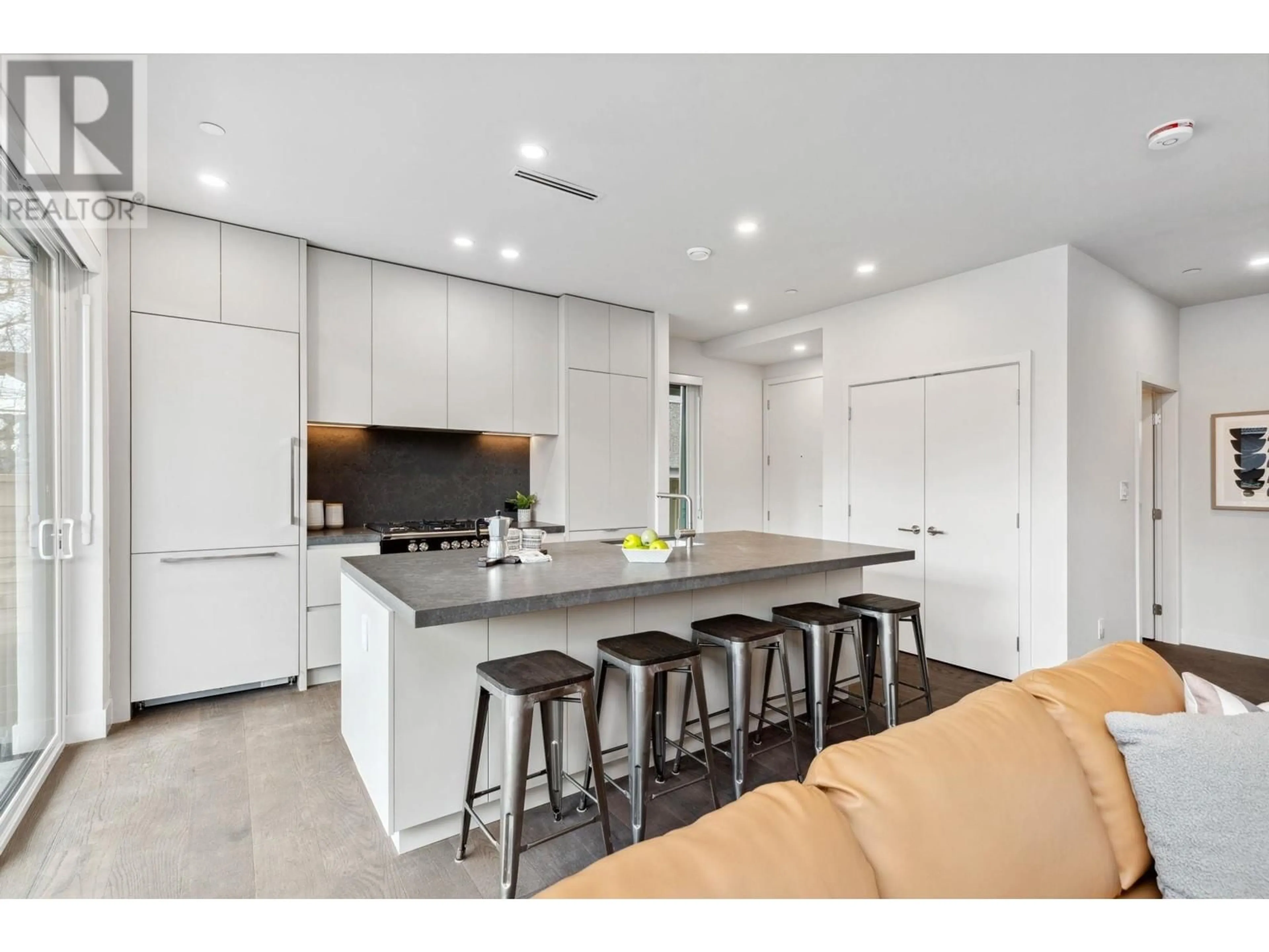 Open concept kitchen, unknown for 2 638 E 46TH AVENUE, Vancouver British Columbia V5W2A3