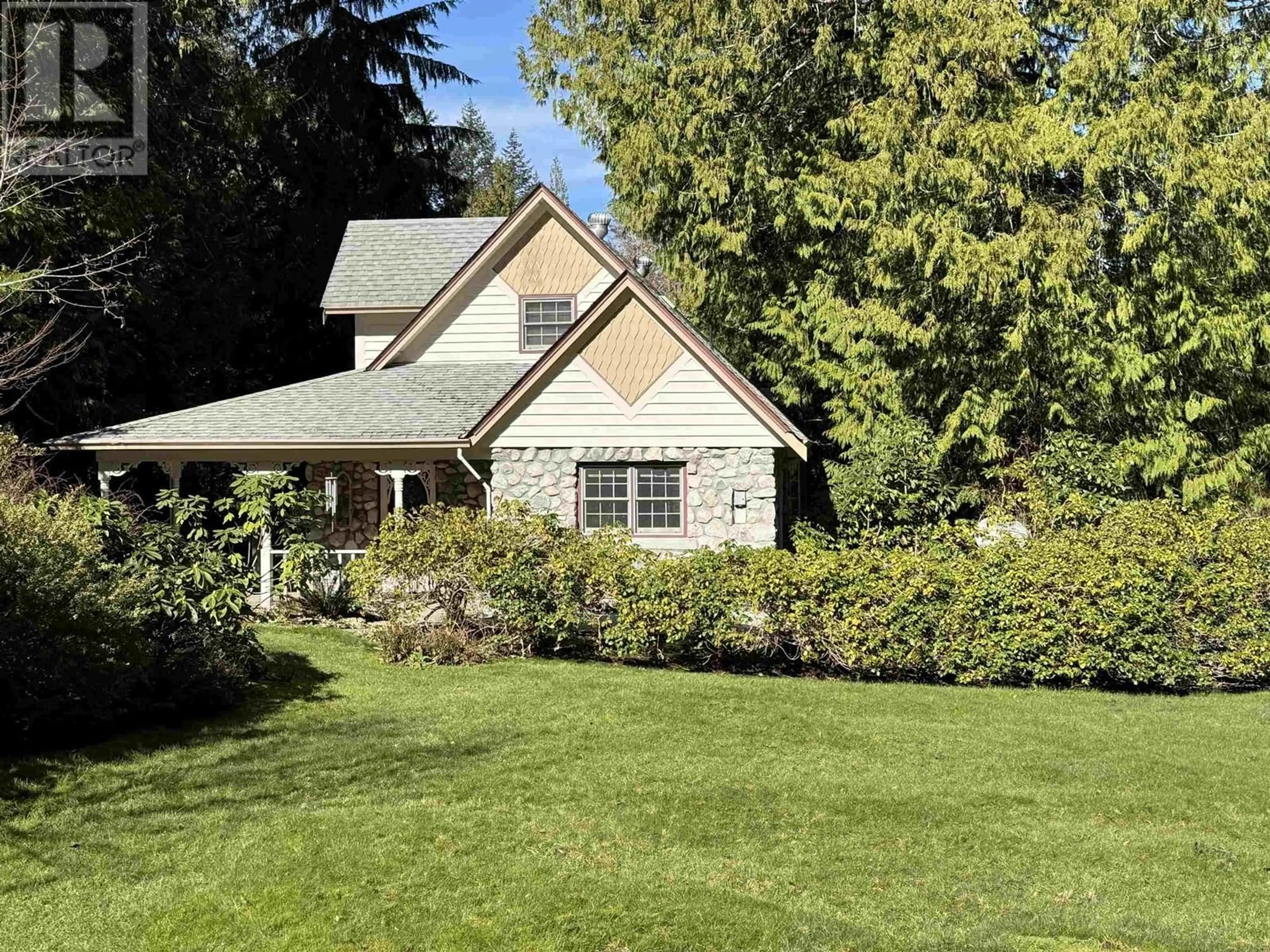 Home with vinyl exterior material, street for 5487 BROOKS ROAD, Halfmoon Bay British Columbia V7Z1G1