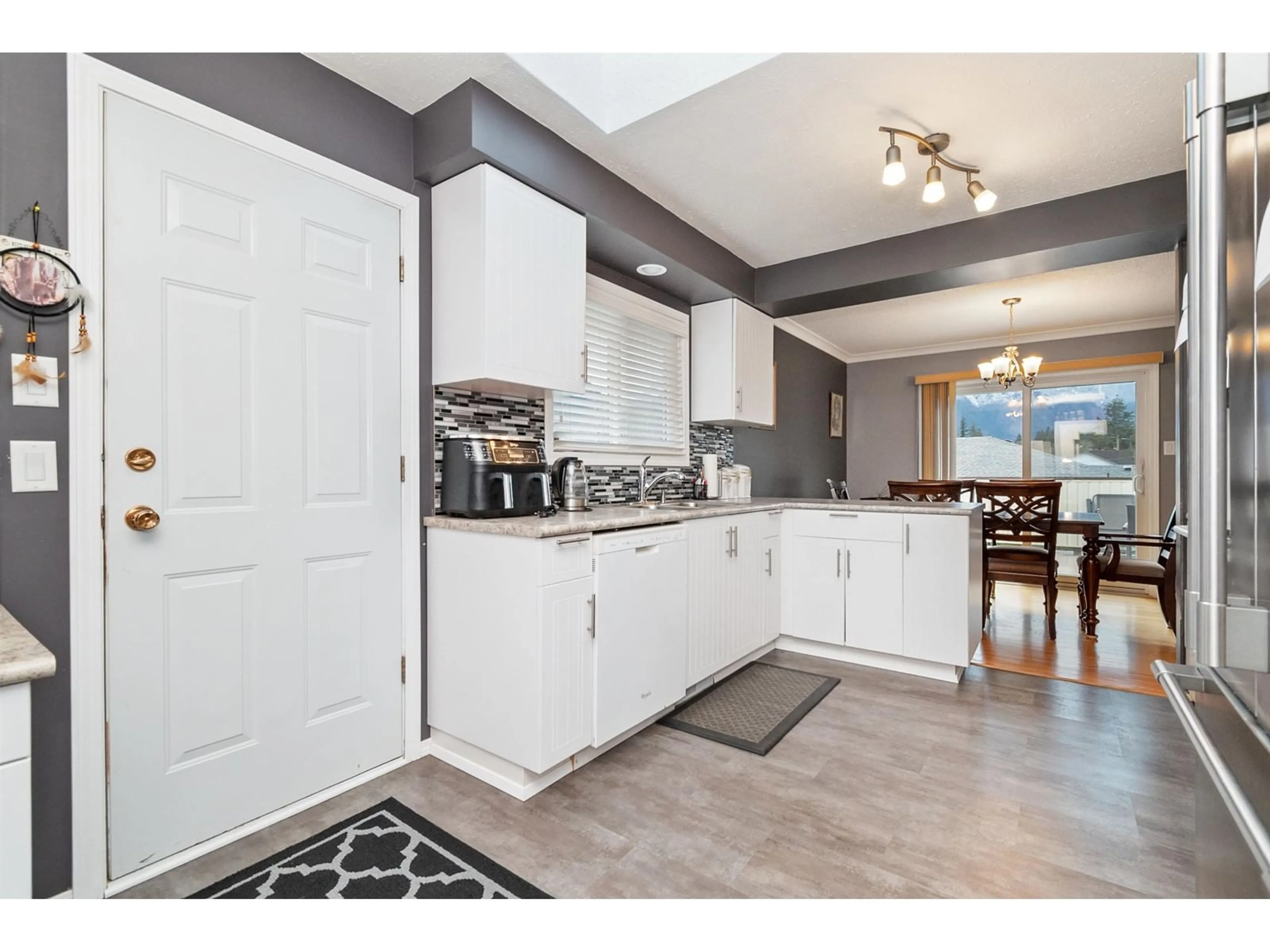 Open concept kitchen, unknown for 550 COQUIHALLA STREET, Hope British Columbia V0X1L0
