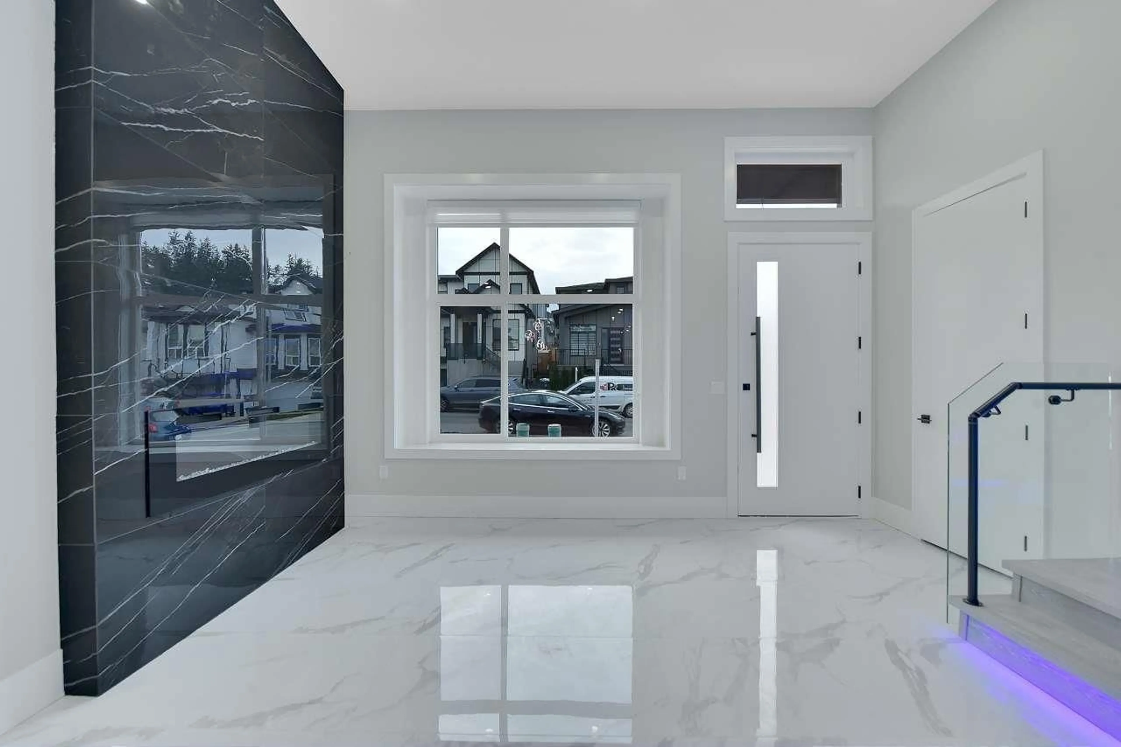 Indoor entryway for 14727 62A AVENUE, Surrey British Columbia V3S6N4