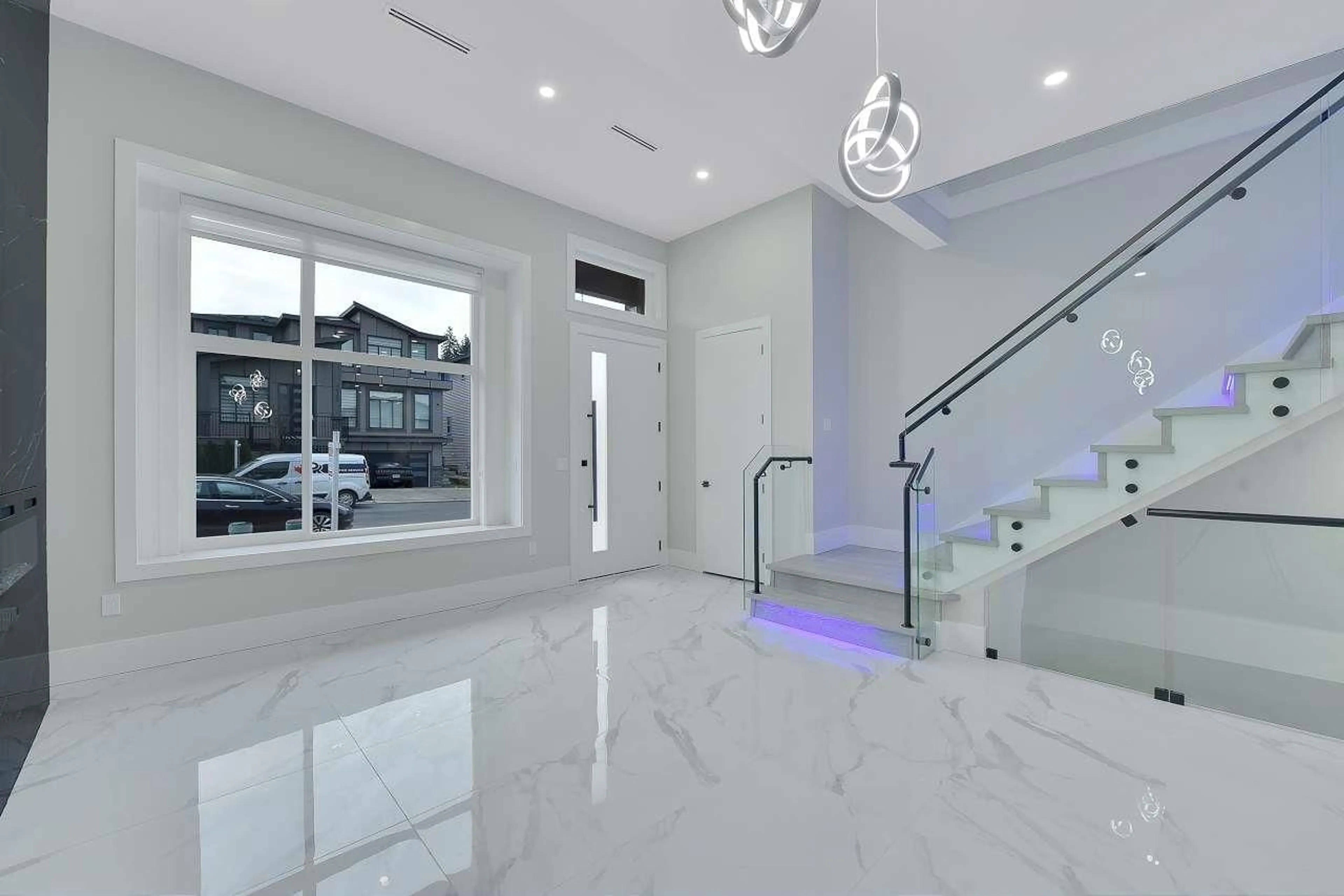 Indoor foyer for 14727 62A AVENUE, Surrey British Columbia V3S6N4