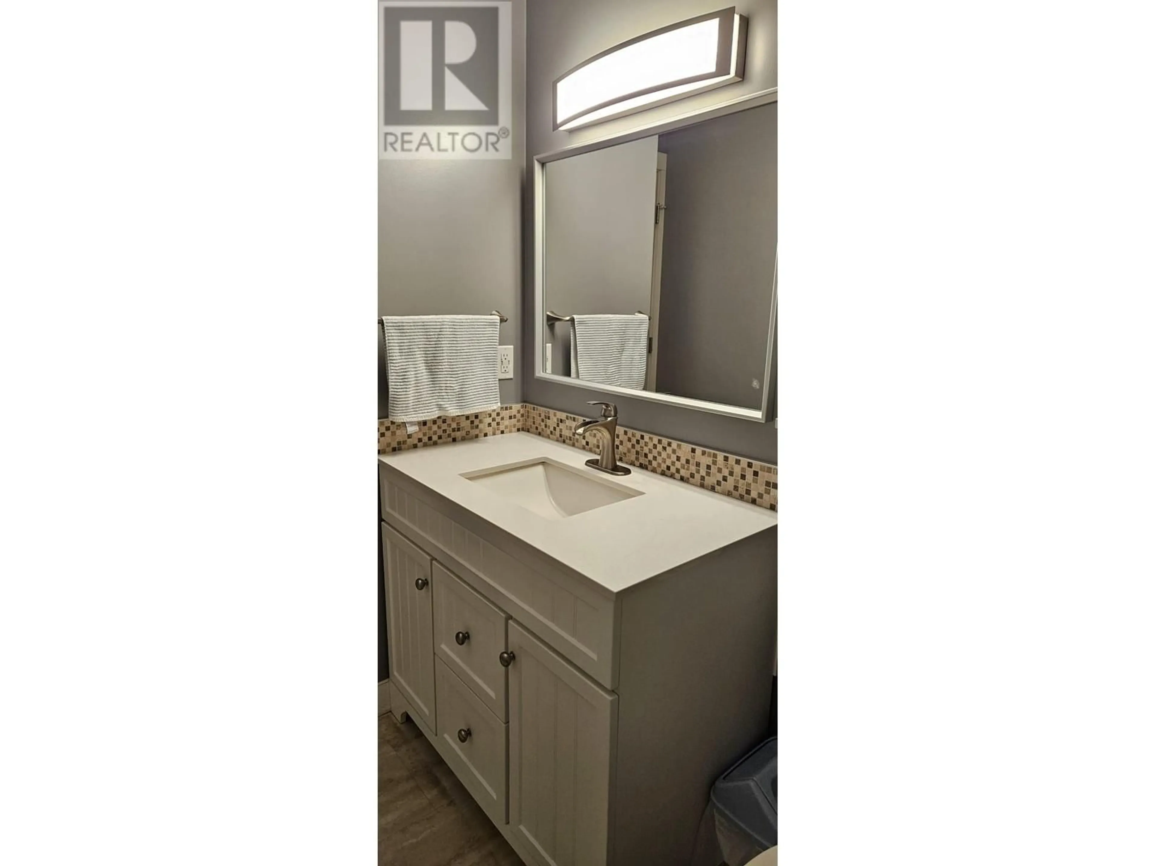 Contemporary bathroom, ceramic/tile floor for 20132 DITTON STREET, Maple Ridge British Columbia V2X9H4