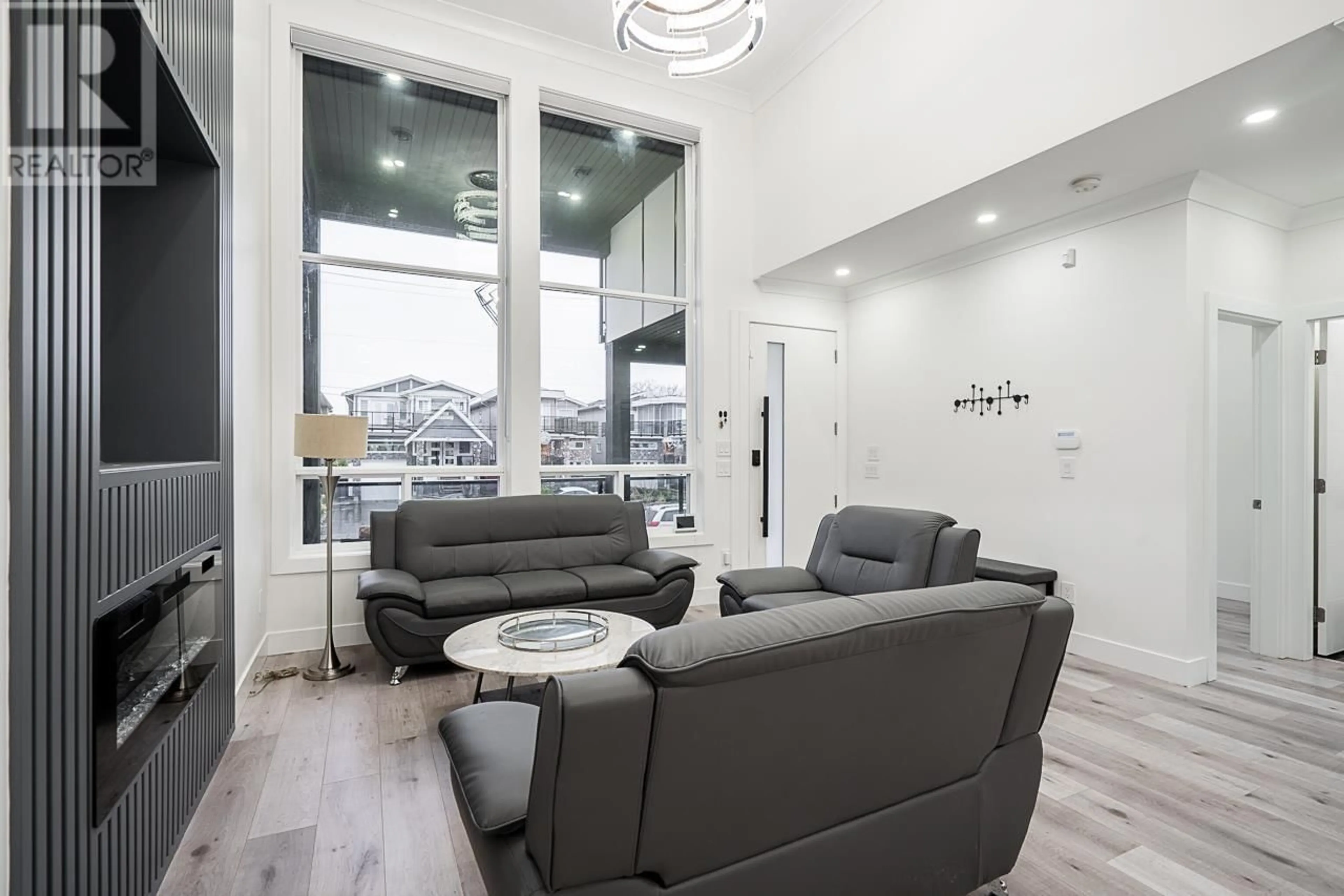 Living room with furniture, unknown for 355 JOHNSTON STREET, New Westminster British Columbia V3M5H4