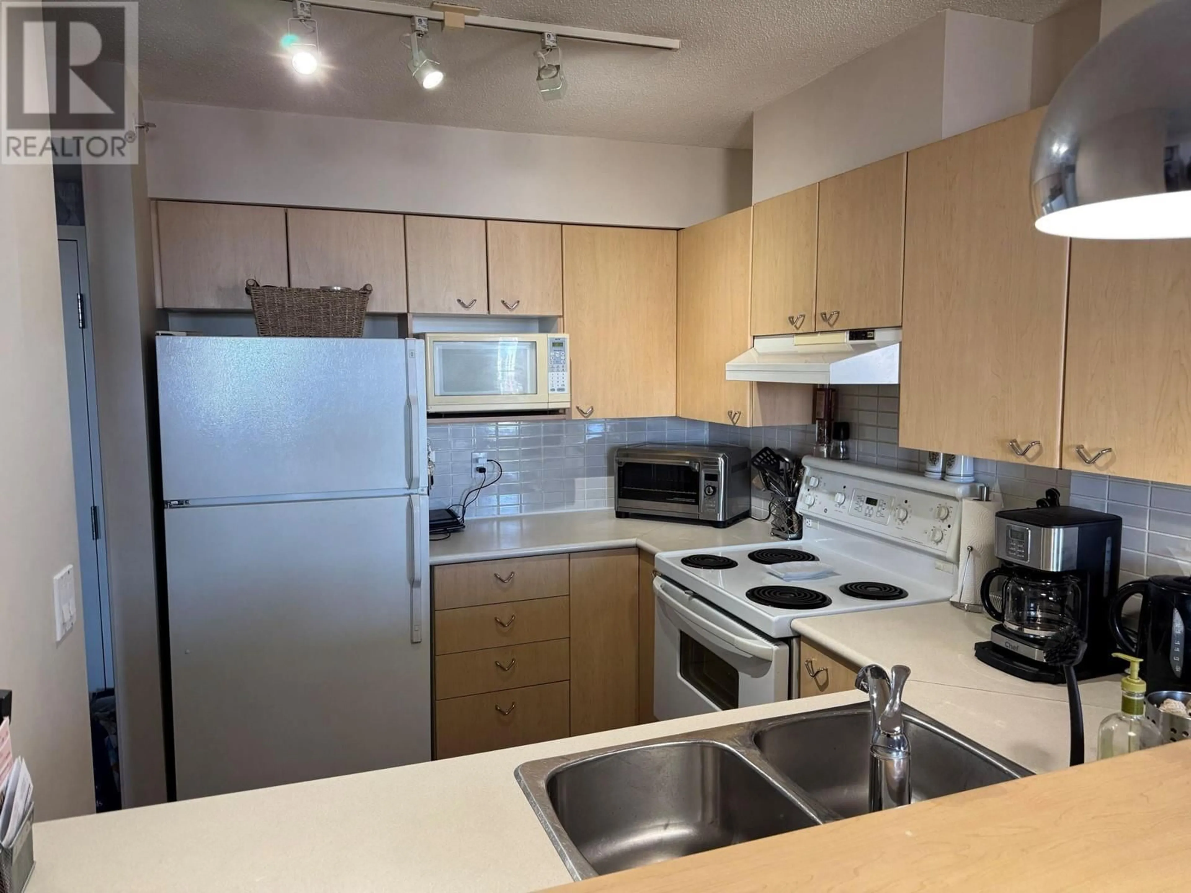 Standard kitchen, unknown for 1702 - 8180 GRANVILLE AVENUE, Richmond British Columbia V6Y4G1